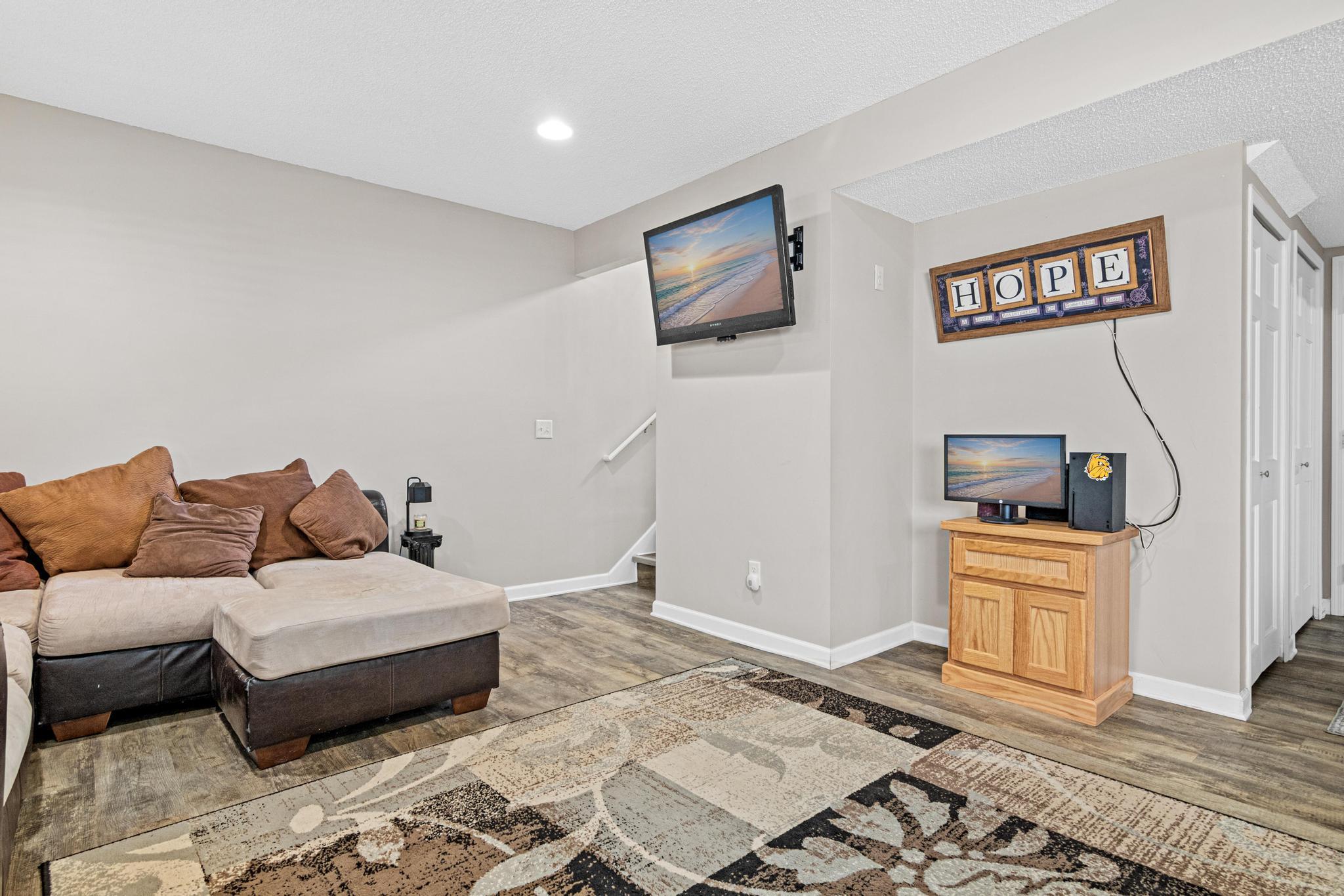 421 E Lake Street Property Photo 17