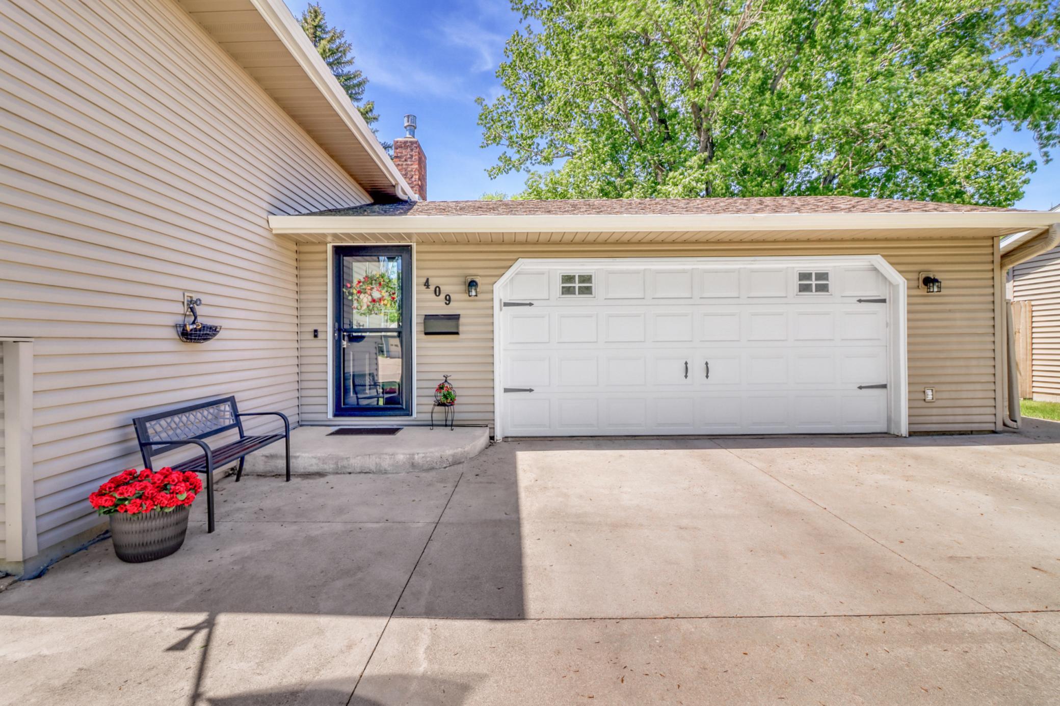 409 Oakway Property Photo 5