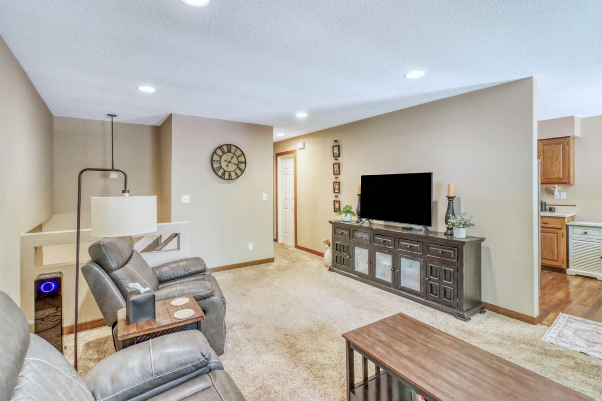 409 Oakway Property Photo 10