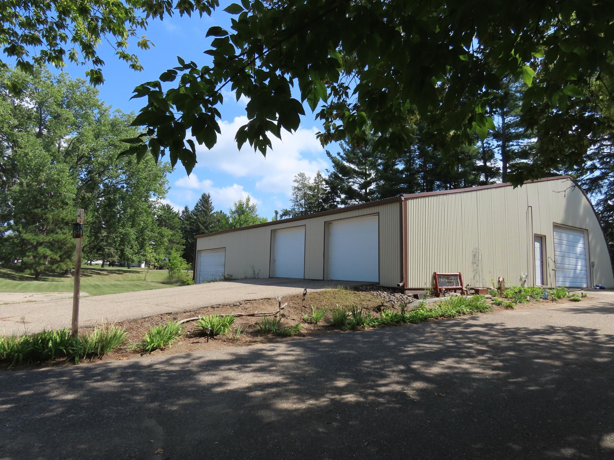 910 Pine Street Property Photo 4