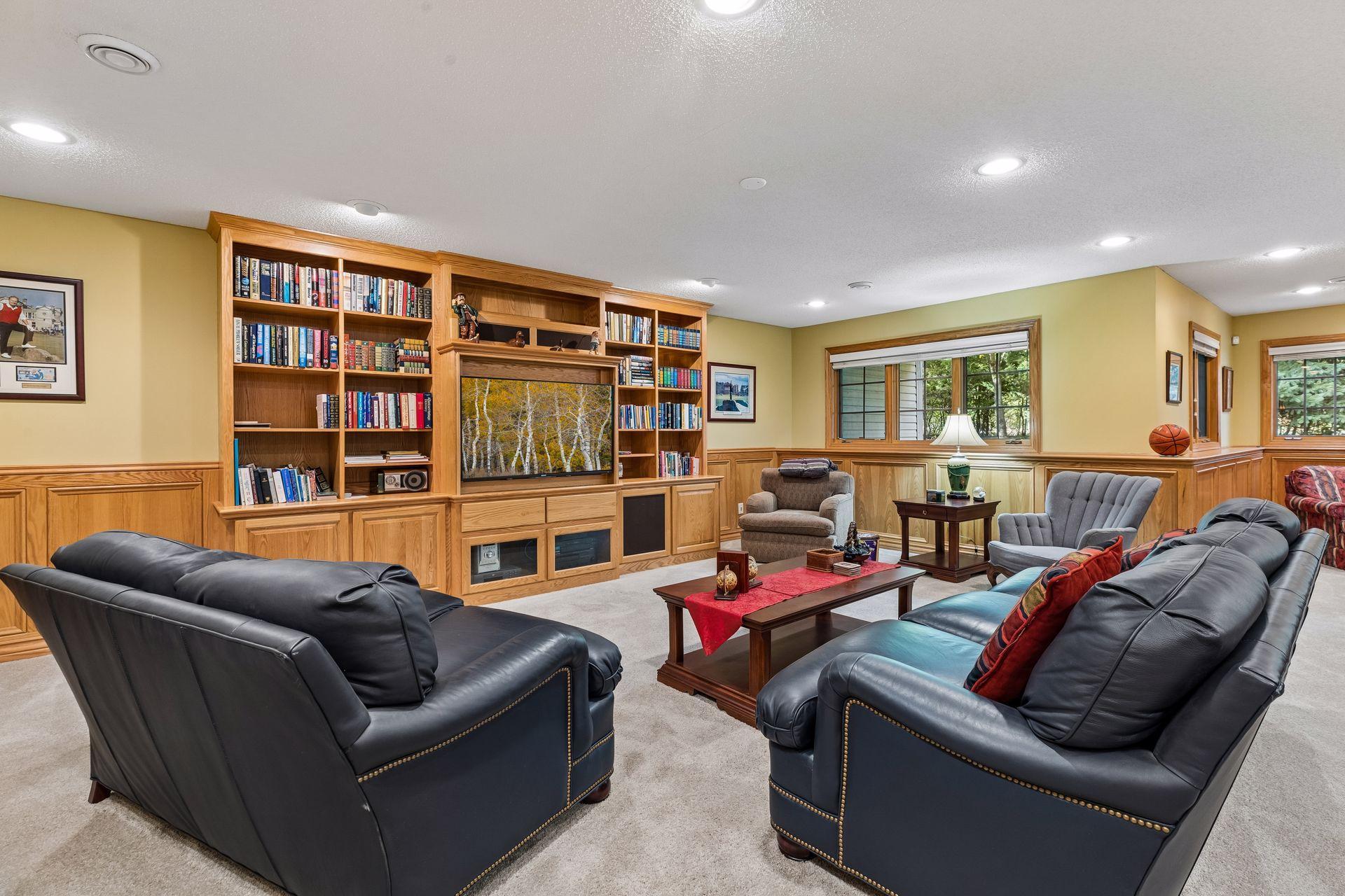 10162 Chestnut Circle N Property Photo 24