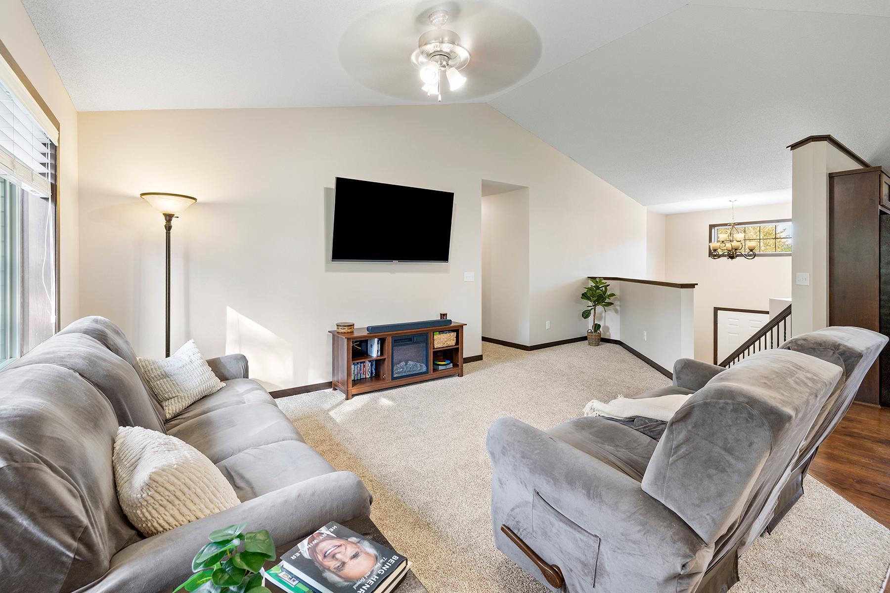 148 Crystal Circle Property Photo 4