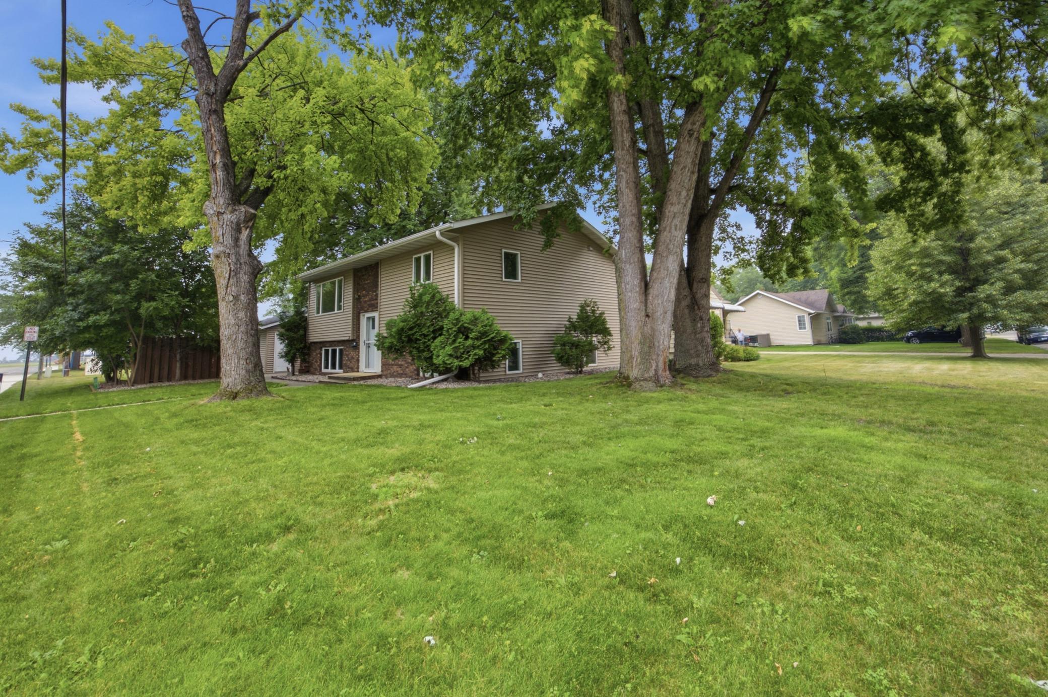 1211 Hall Avenue Property Photo 3