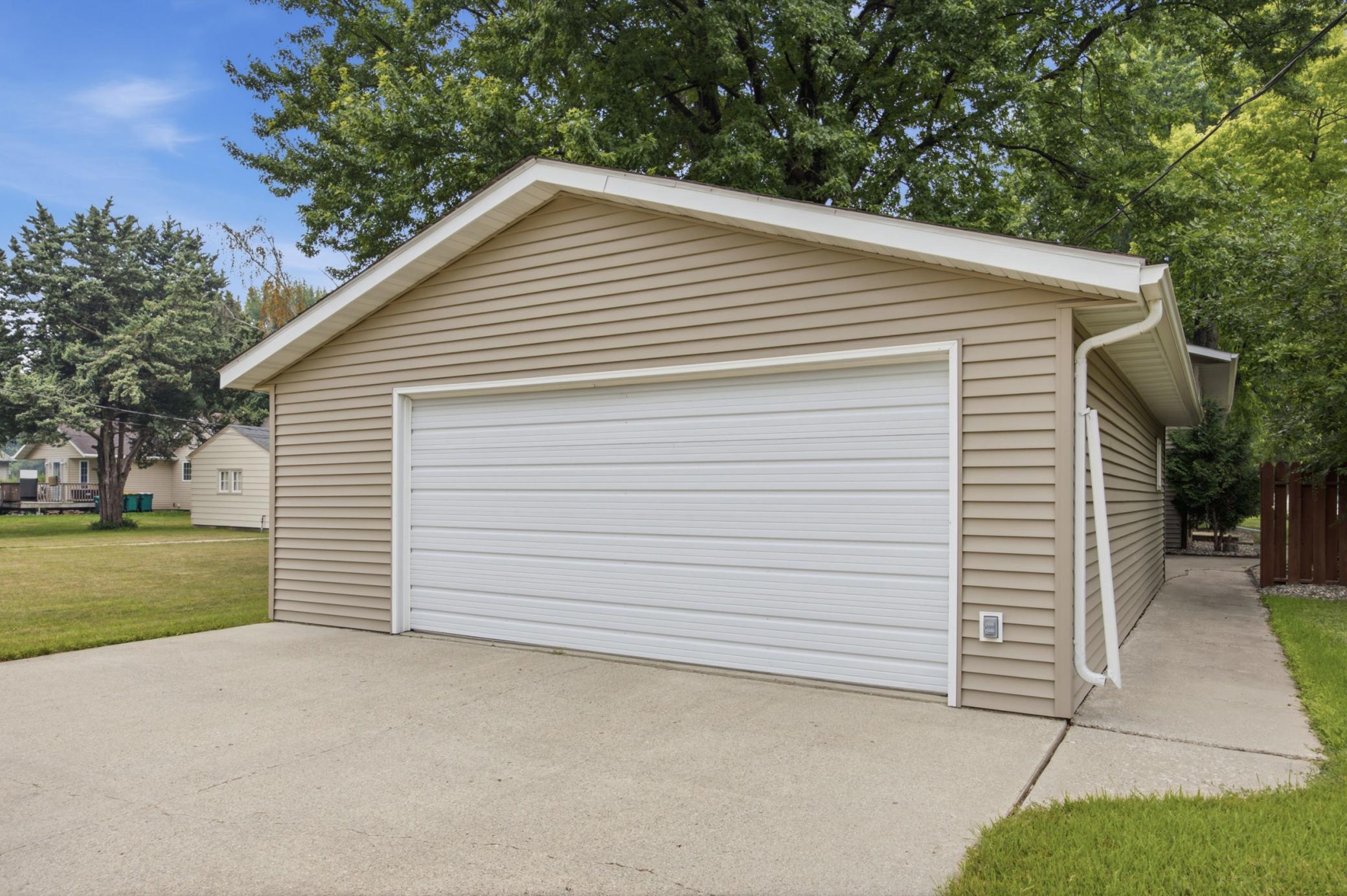1211 Hall Avenue Property Photo 6