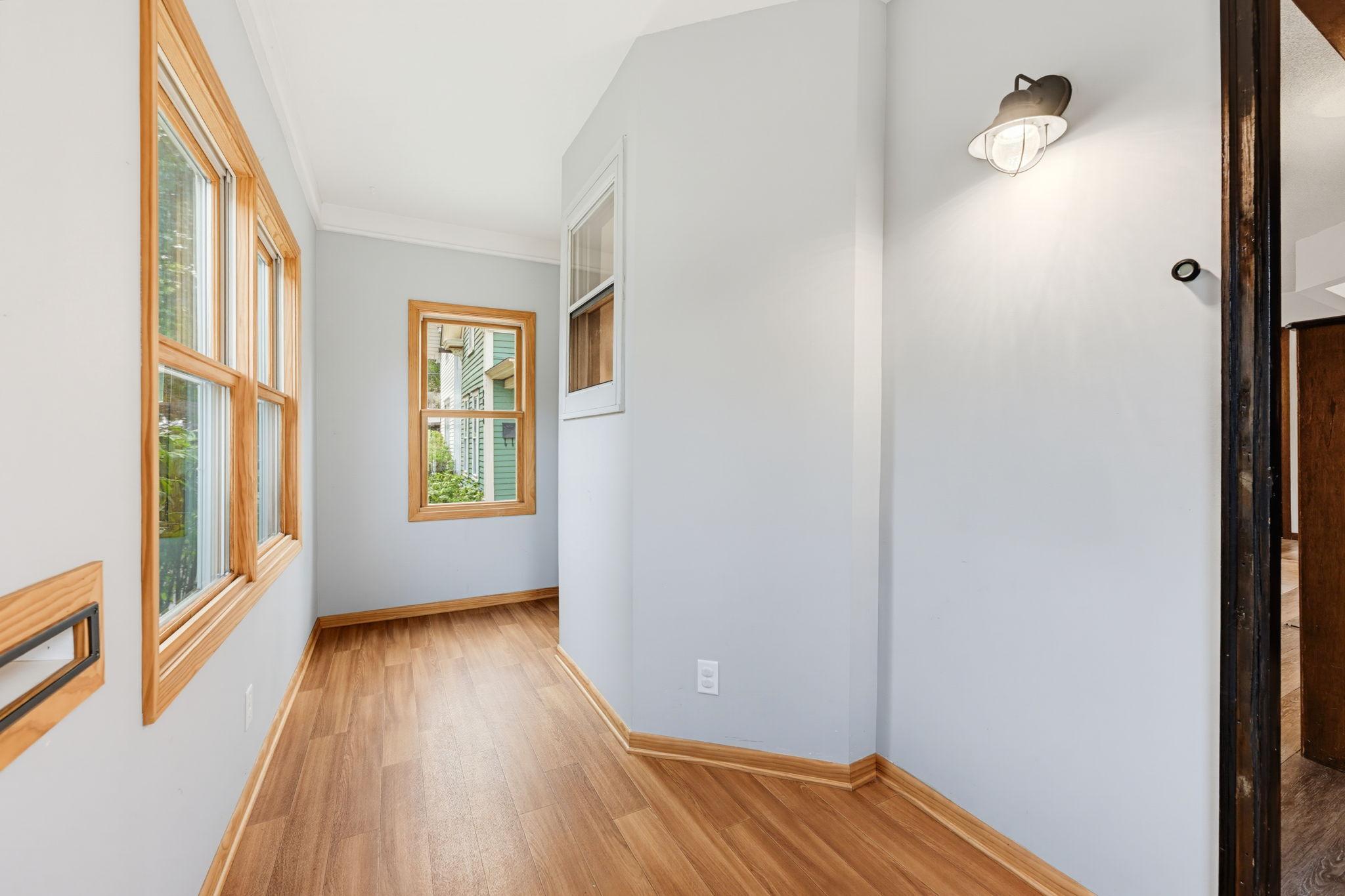 2924 E 25th Street Property Photo 5