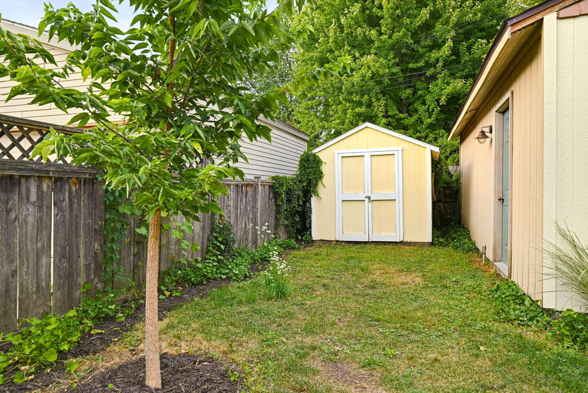 2924 E 25th Street Property Photo 33