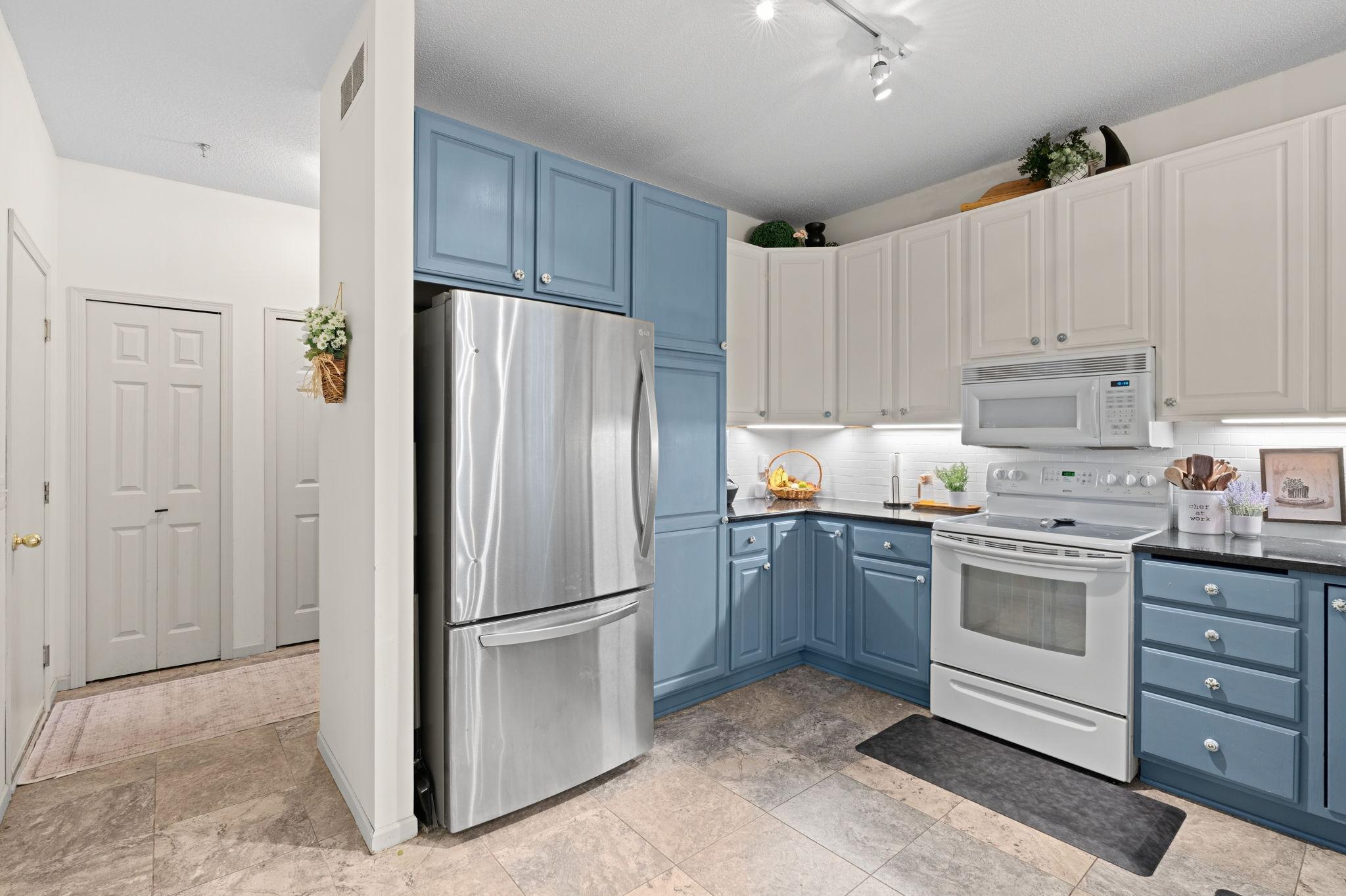 1711 Elm Street Property Photo 13