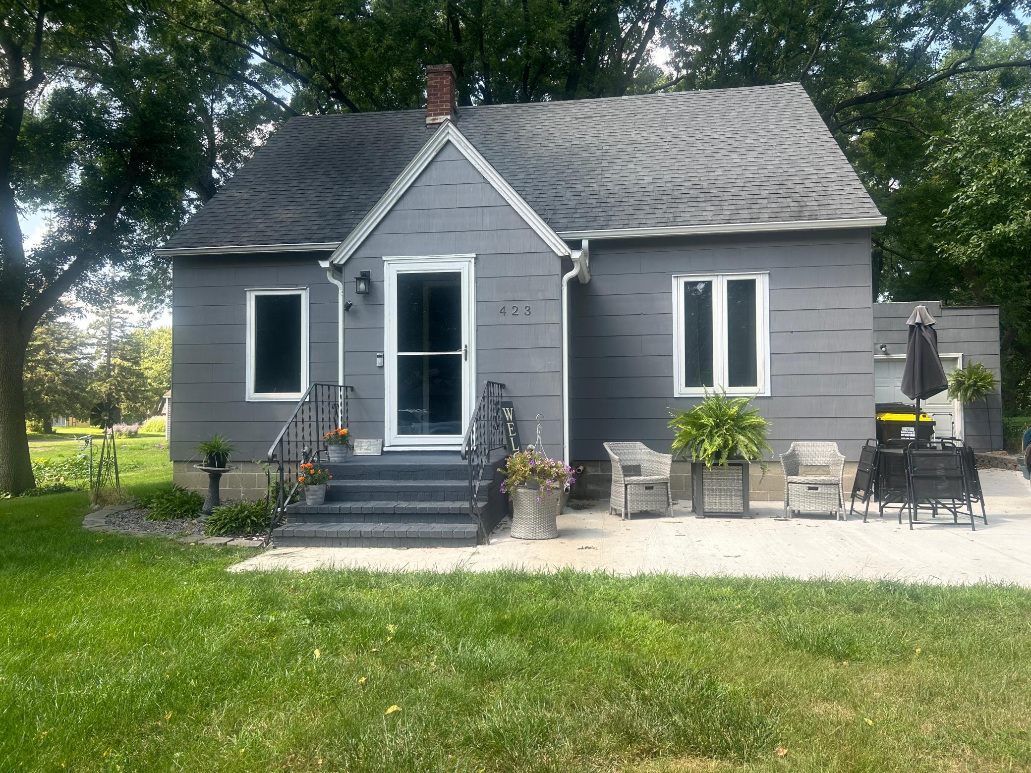 423 10th Street S Property Photo 1