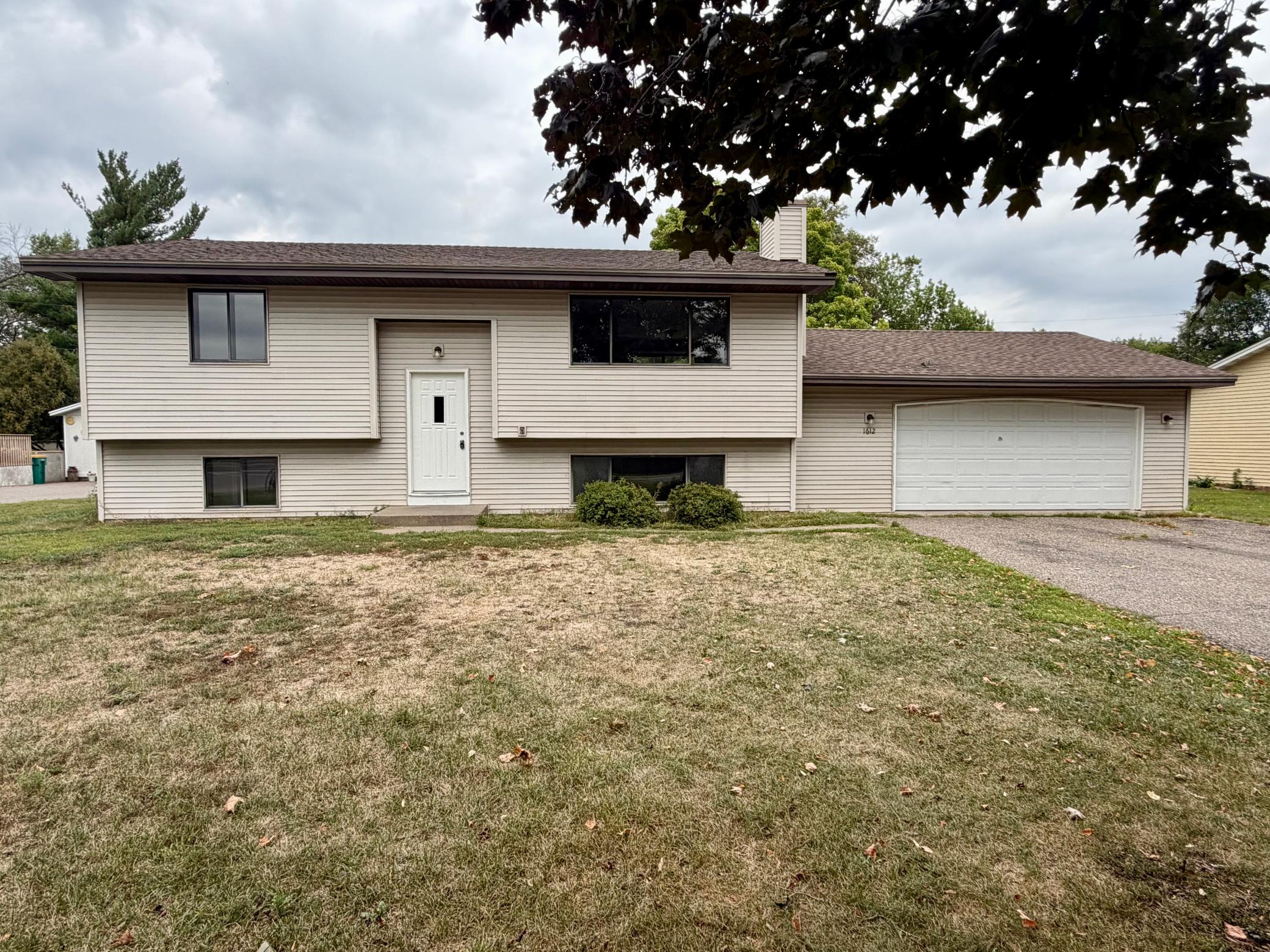 1612 69th Avenue N Property Photo 1