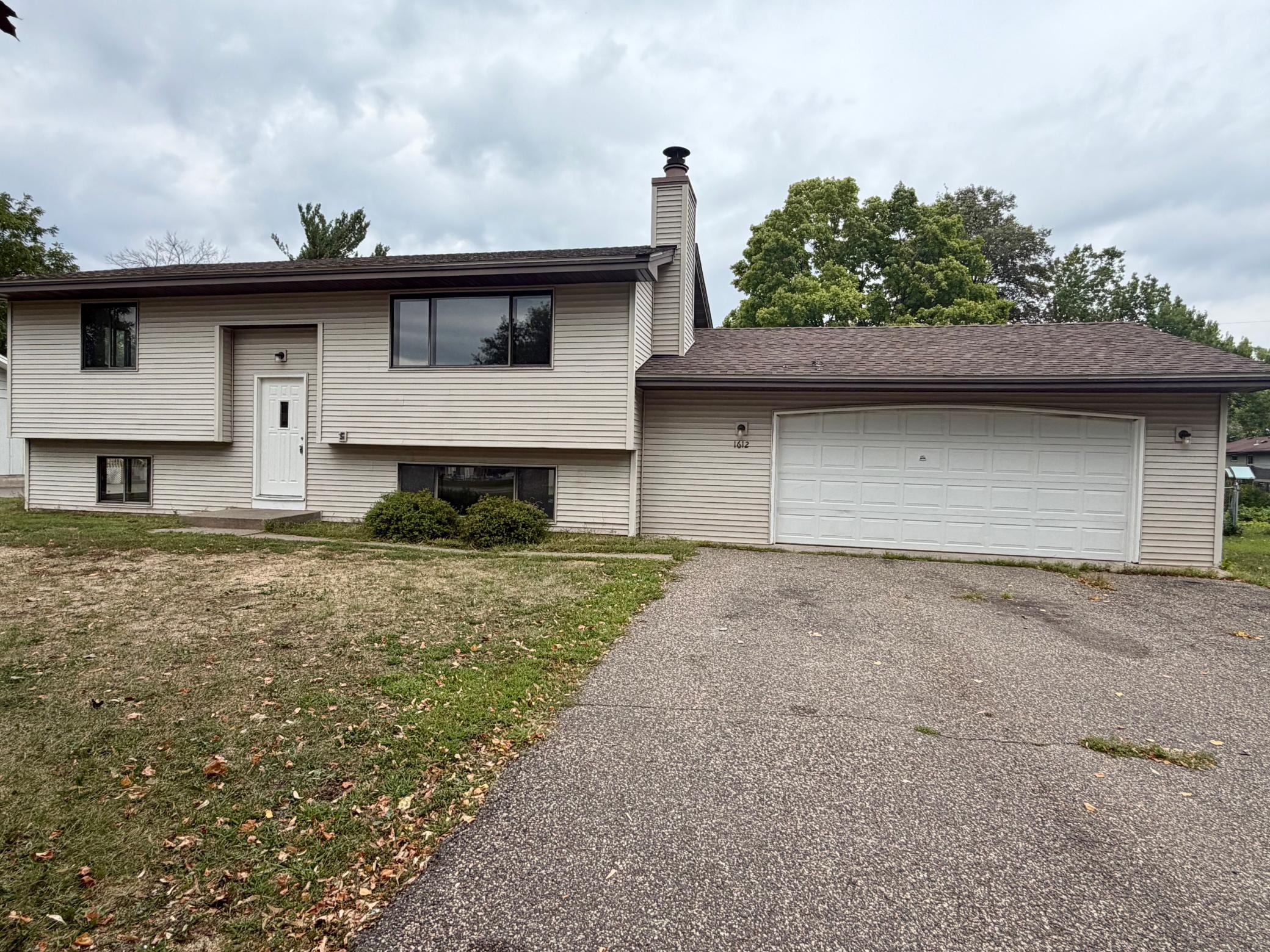 1612 69th Avenue N Property Photo 2