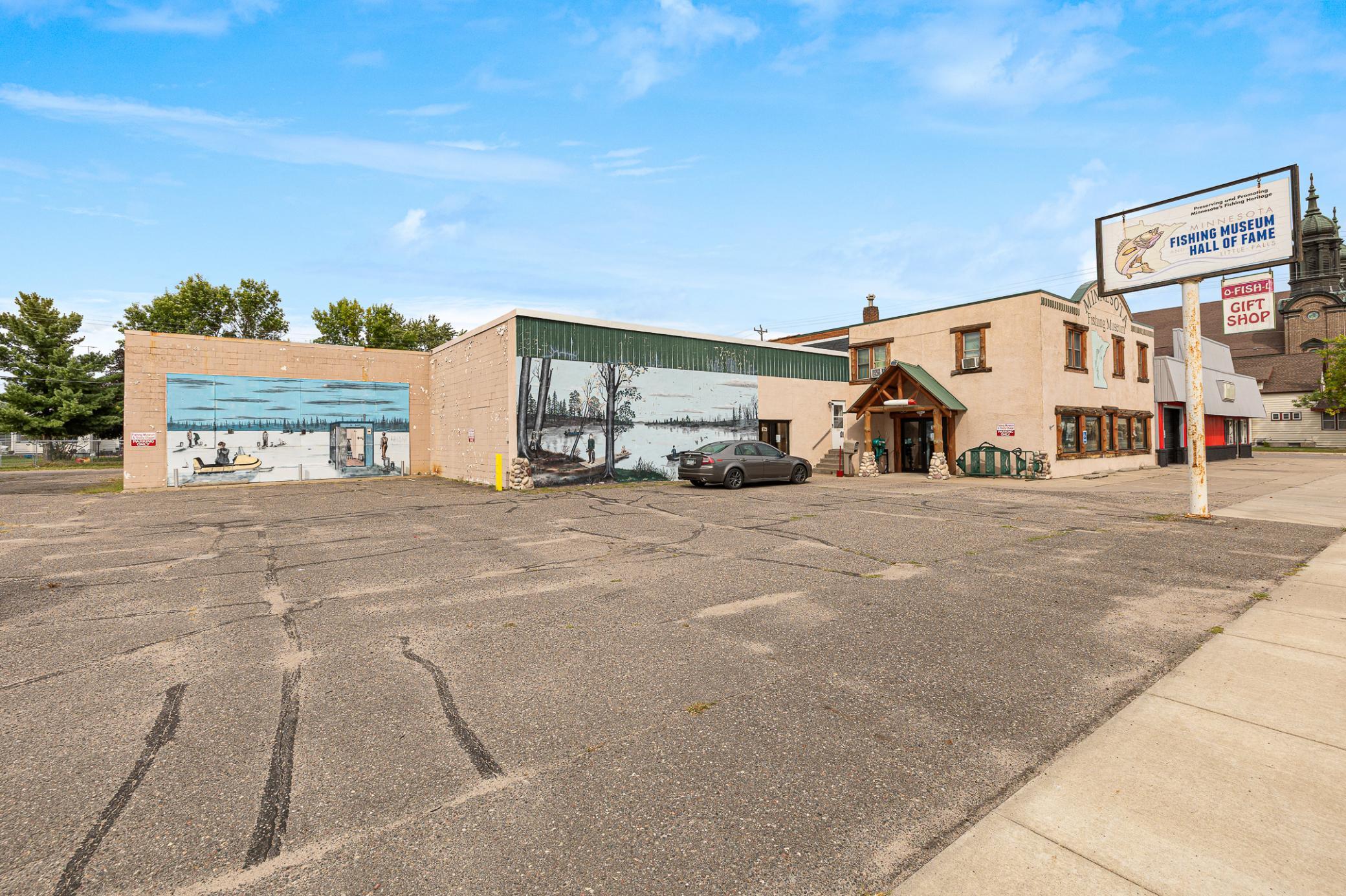 304 Broadway Avenue W Property Photo 1