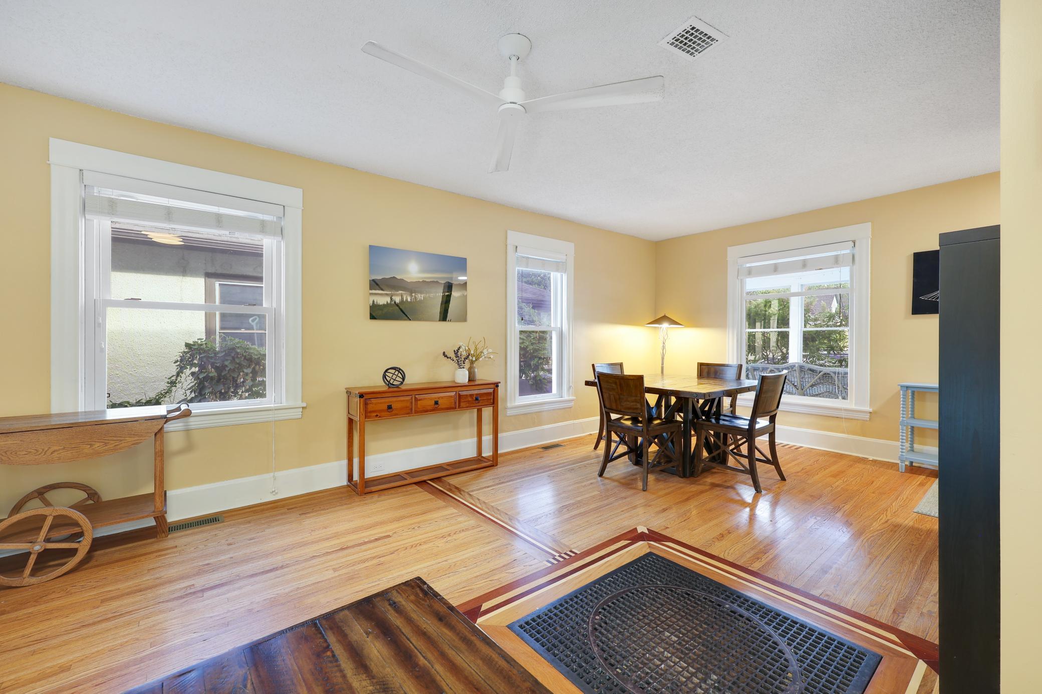 210 W 43rd Street Property Photo 7
