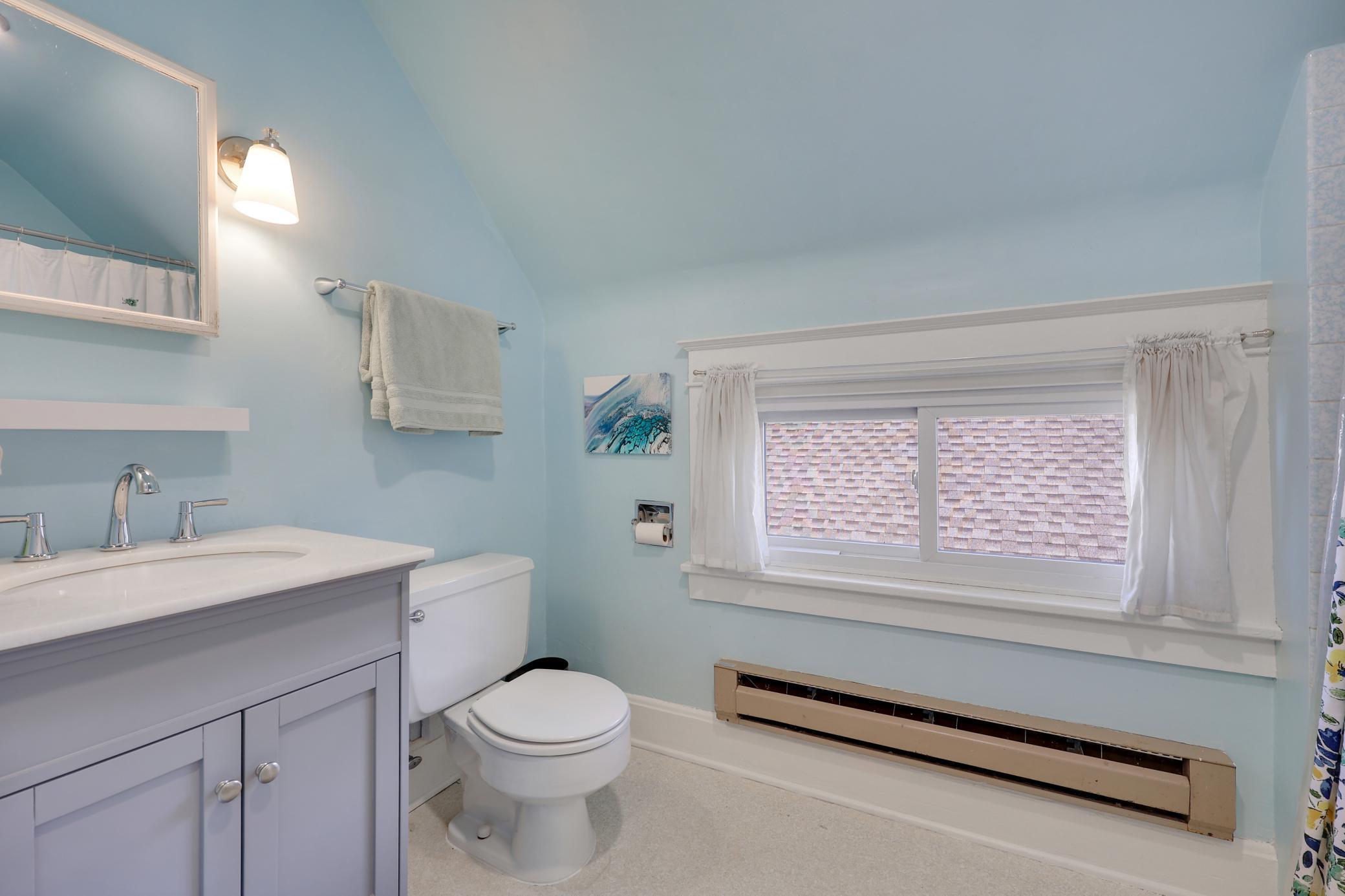 210 W 43rd Street Property Photo 14