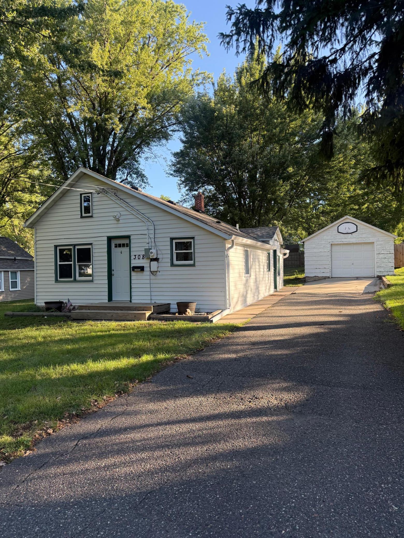 308 7th Avenue N Property Photo 1
