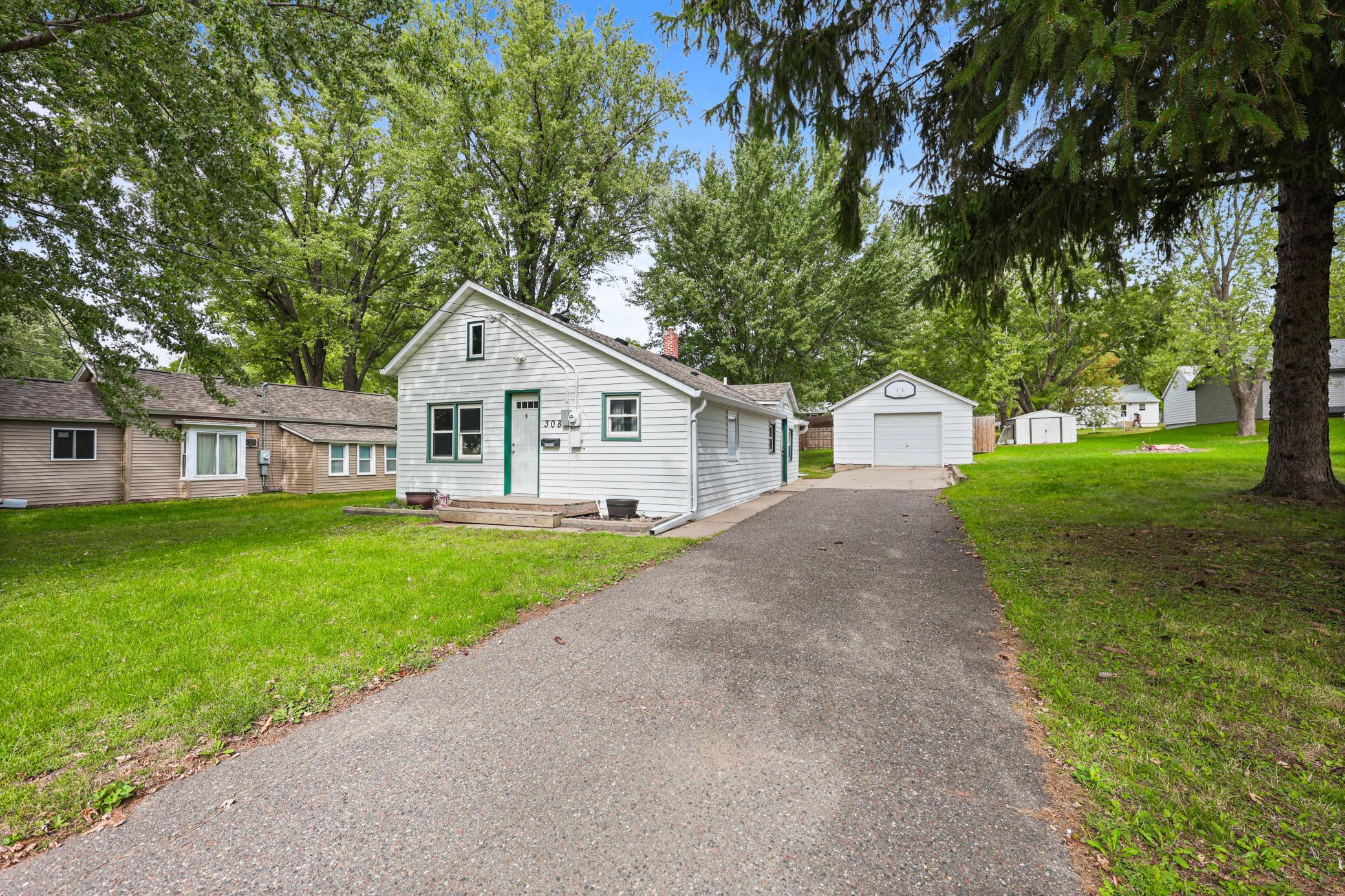 308 7th Avenue N Property Photo 1