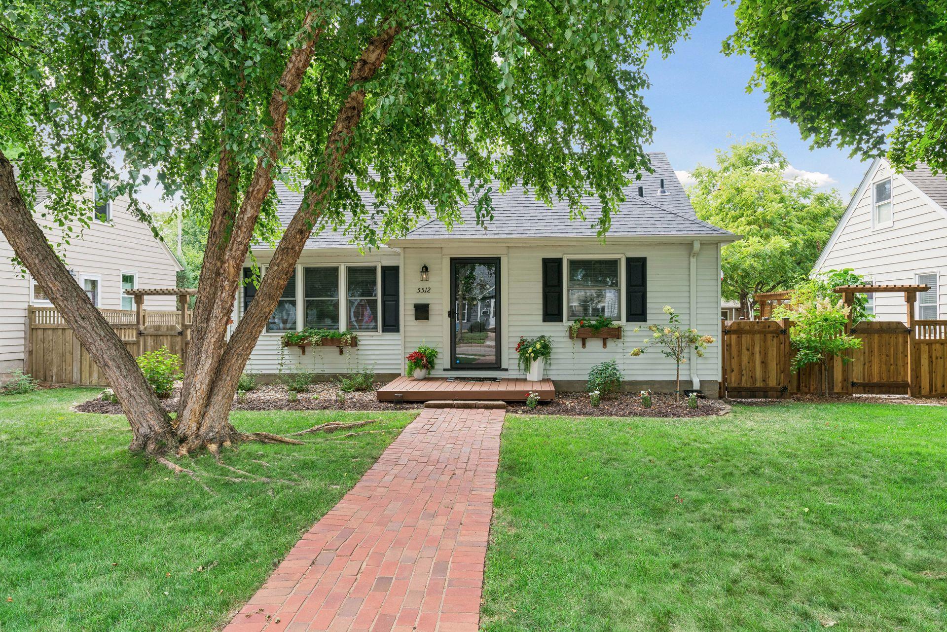 5512 James Avenue S Property Photo 3