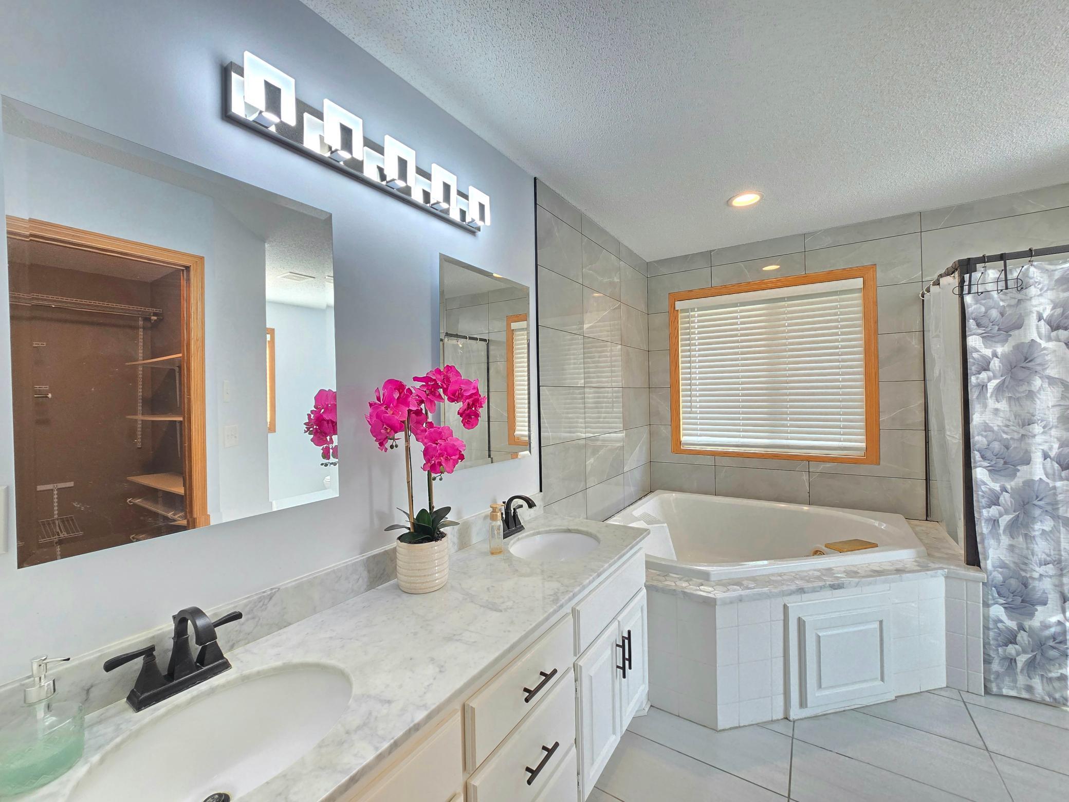 4625 Edinbrook Terrace Property Photo 12