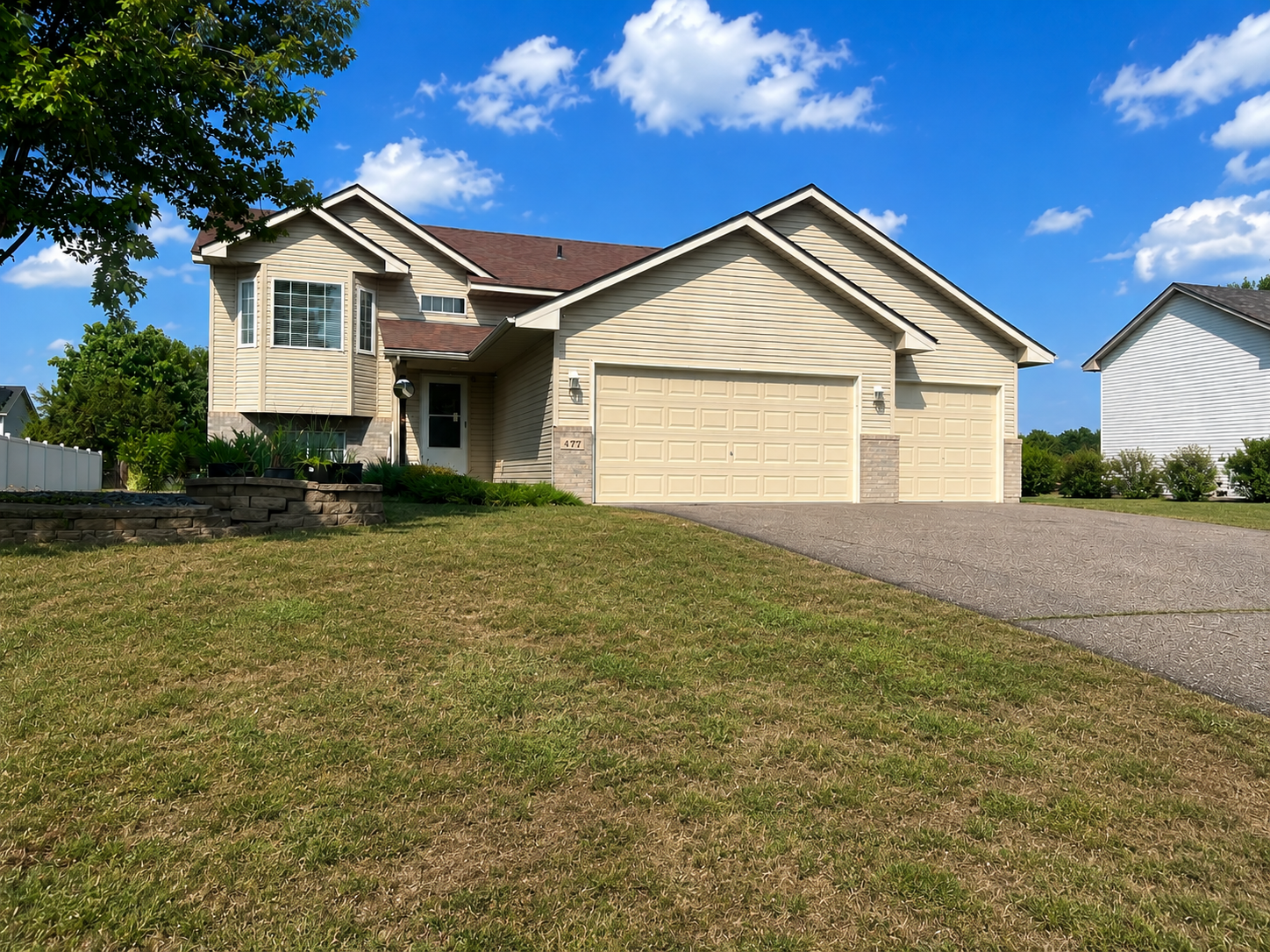 477 Shannon Drive Property Photo 1