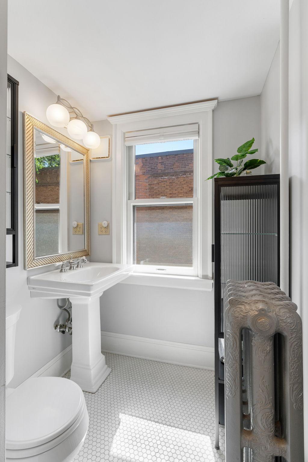 2633 Humboldt Avenue S 201 Property Photo 25