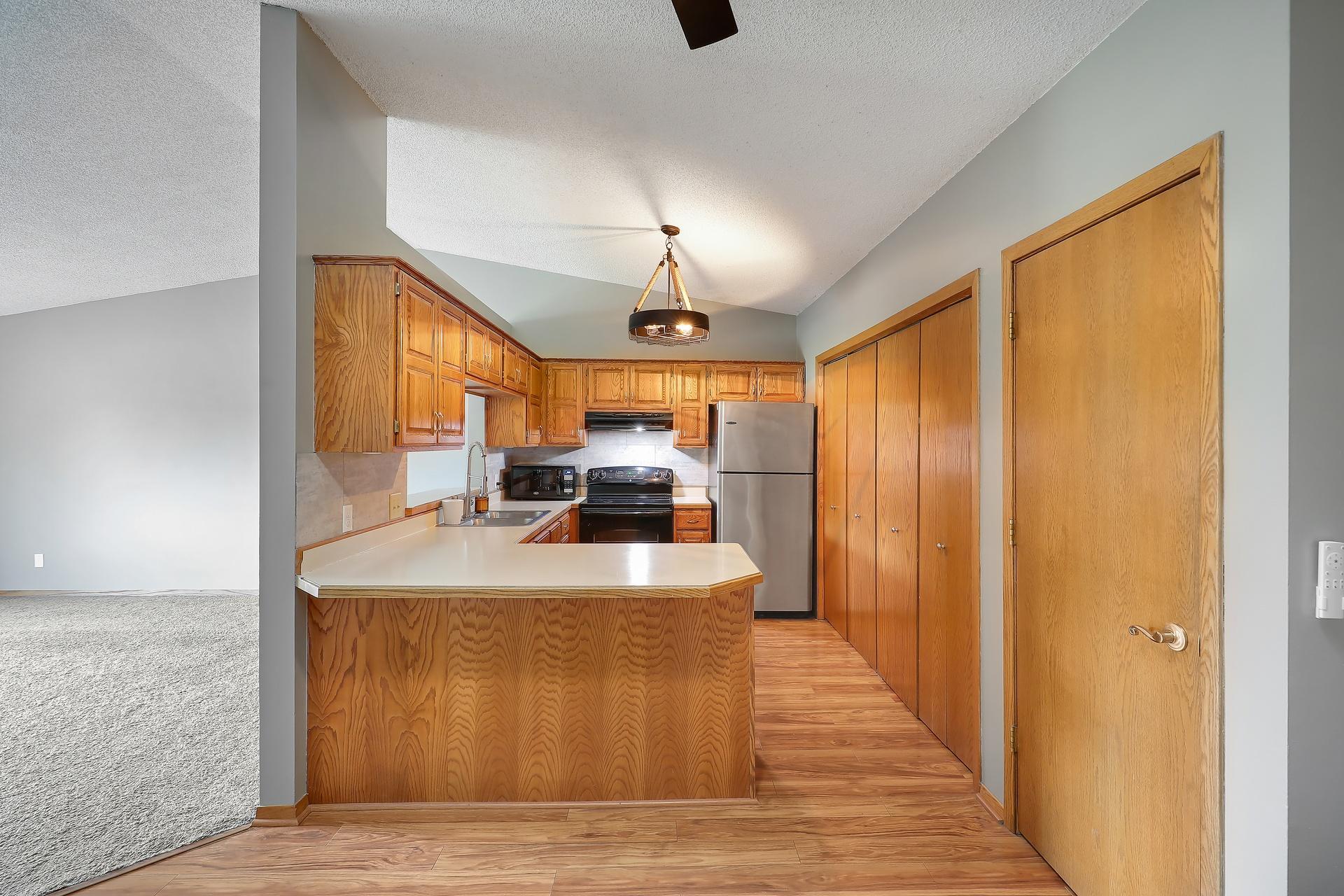 11139 Edgewood Circle N Property Photo 6