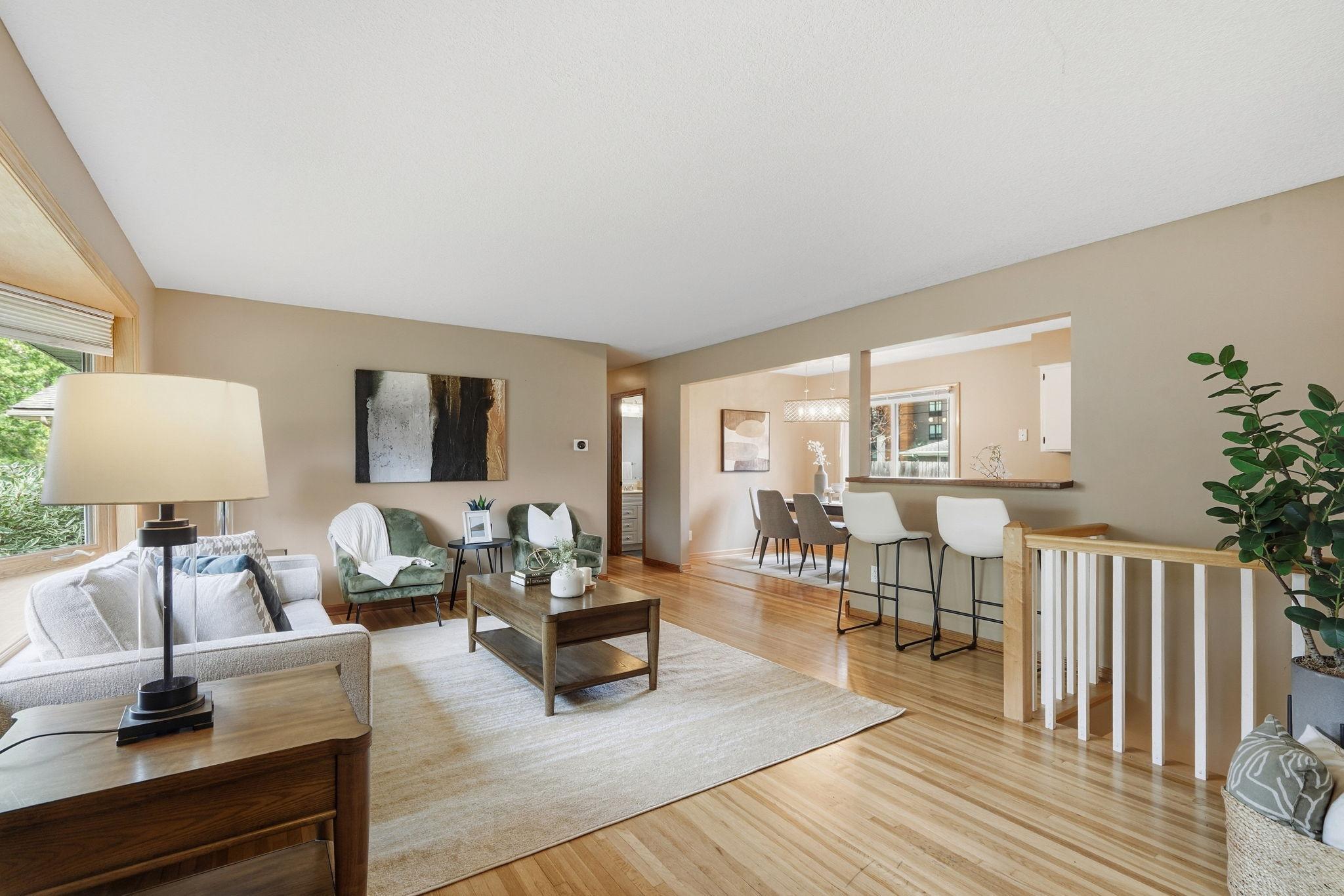 8413 Meadow Lake Road E Property Photo 5