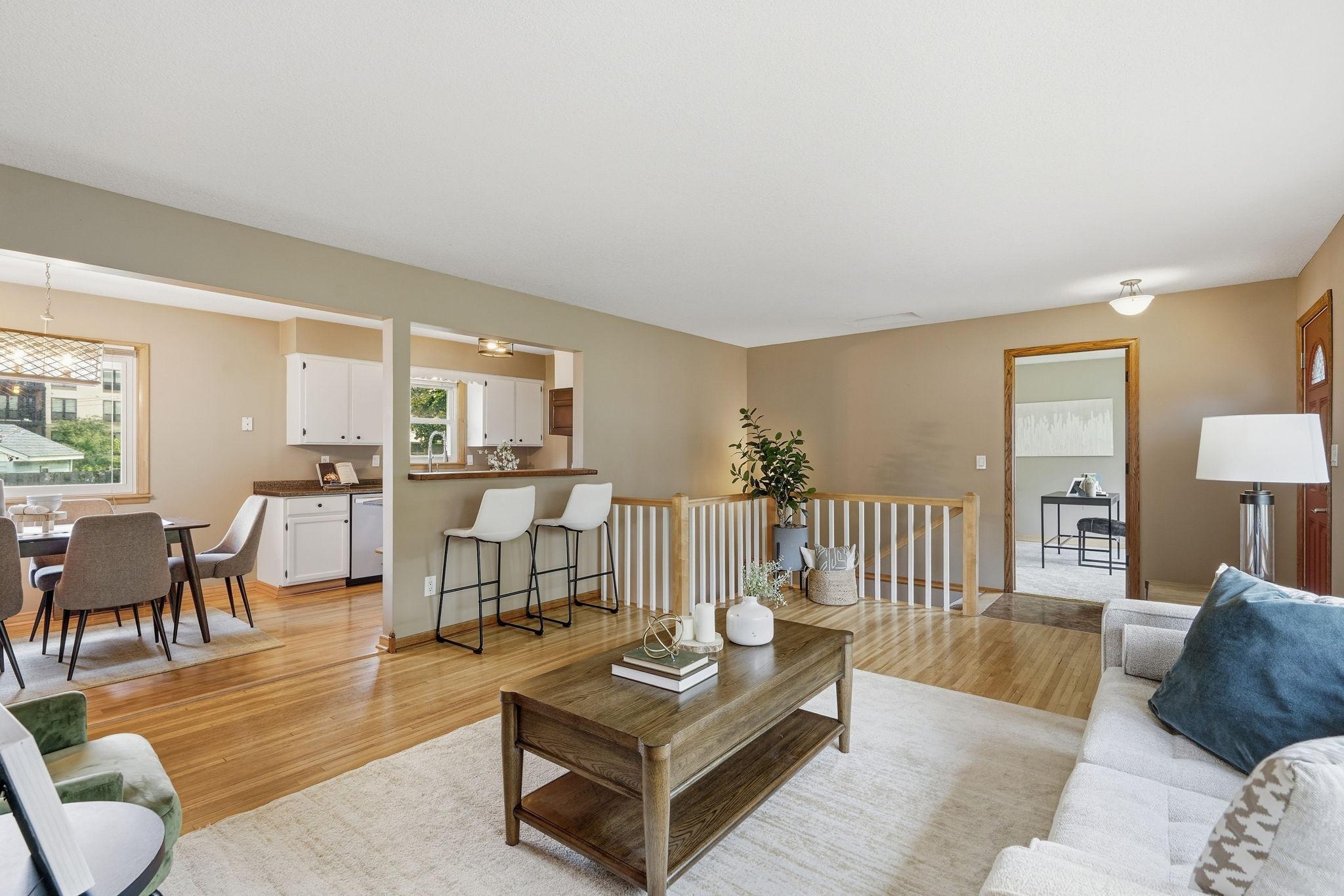 8413 Meadow Lake Road E Property Photo 8
