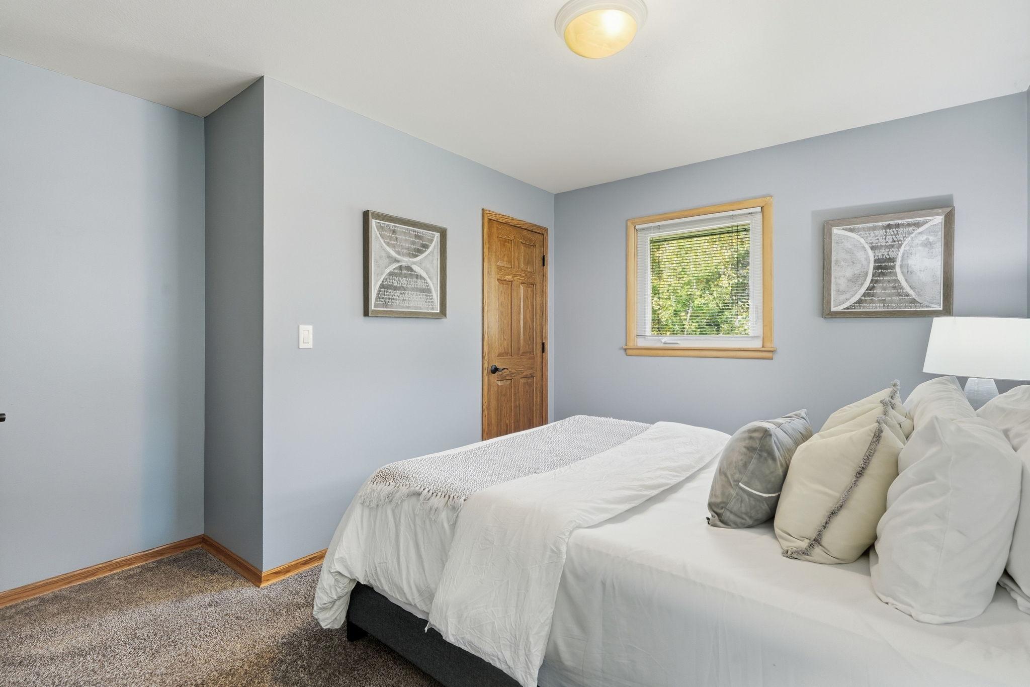 8413 Meadow Lake Road E Property Photo 23