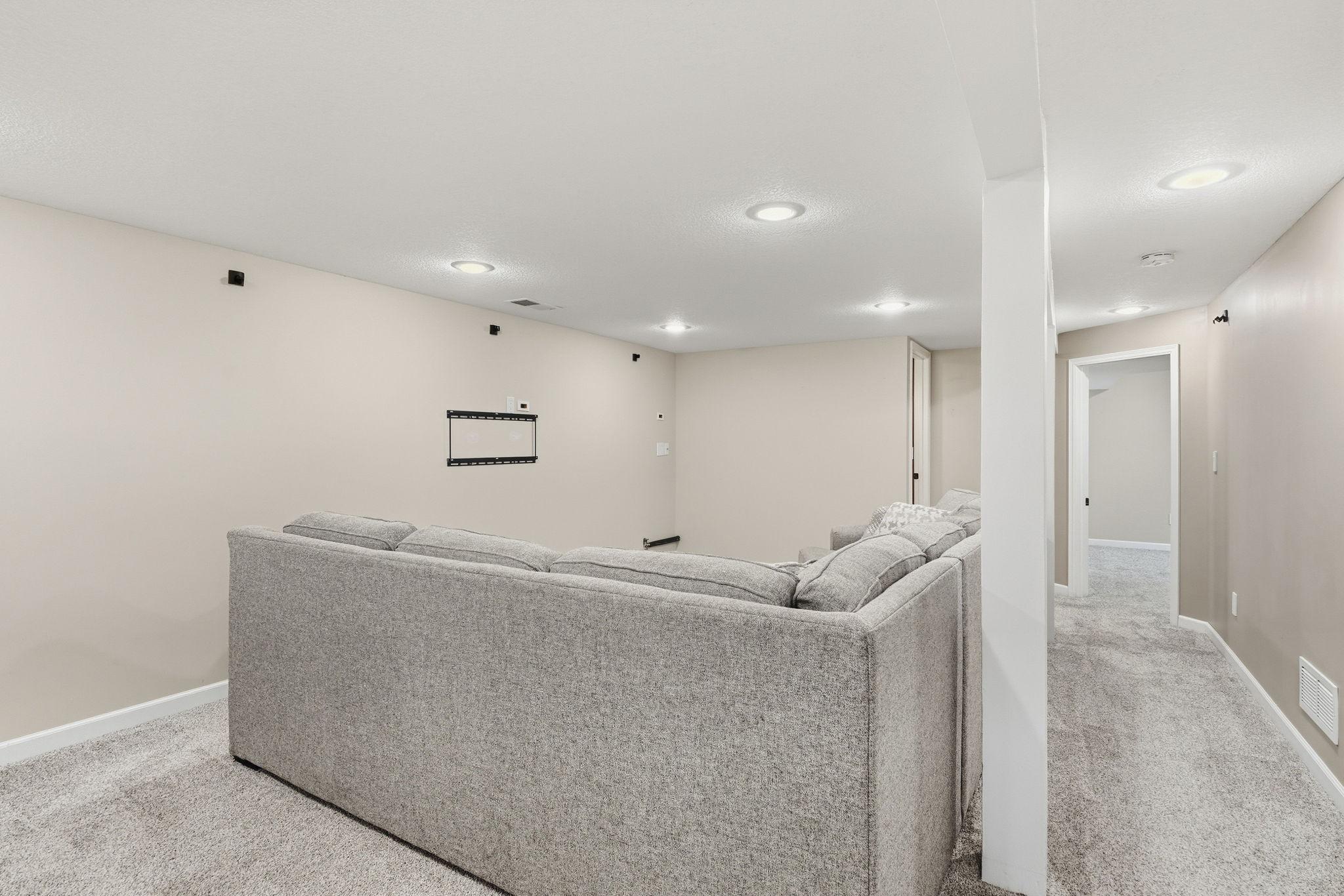 8413 Meadow Lake Road E Property Photo 24