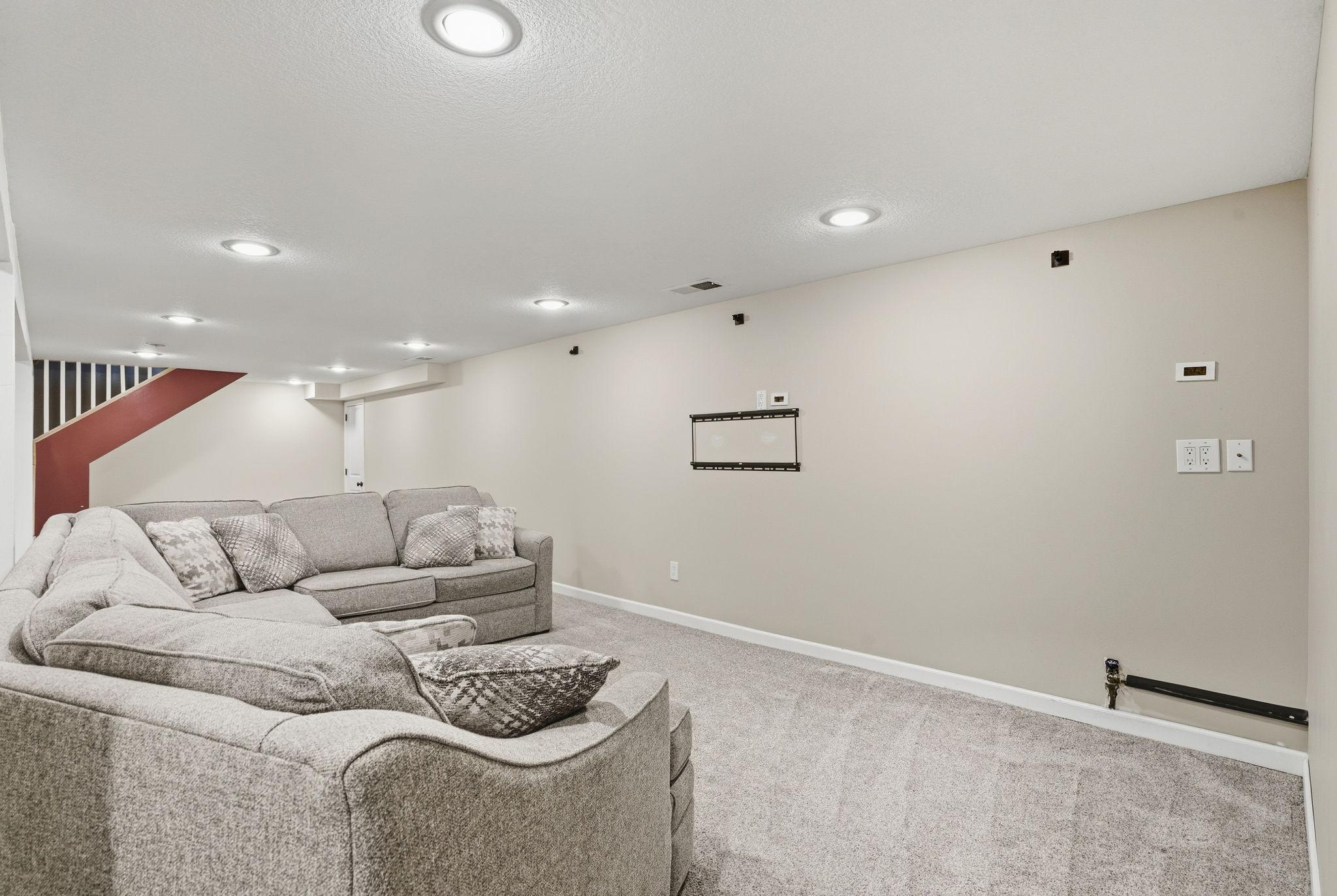 8413 Meadow Lake Road E Property Photo 26