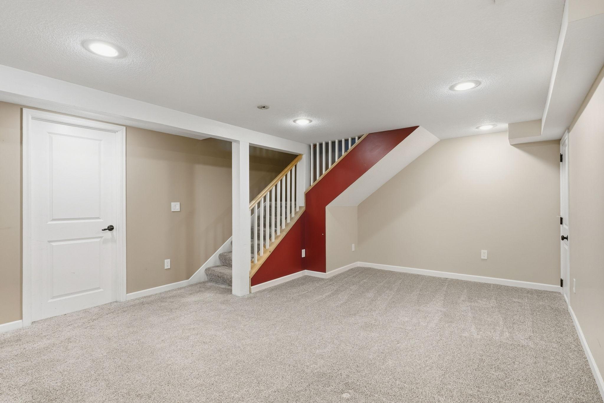 8413 Meadow Lake Road E Property Photo 27