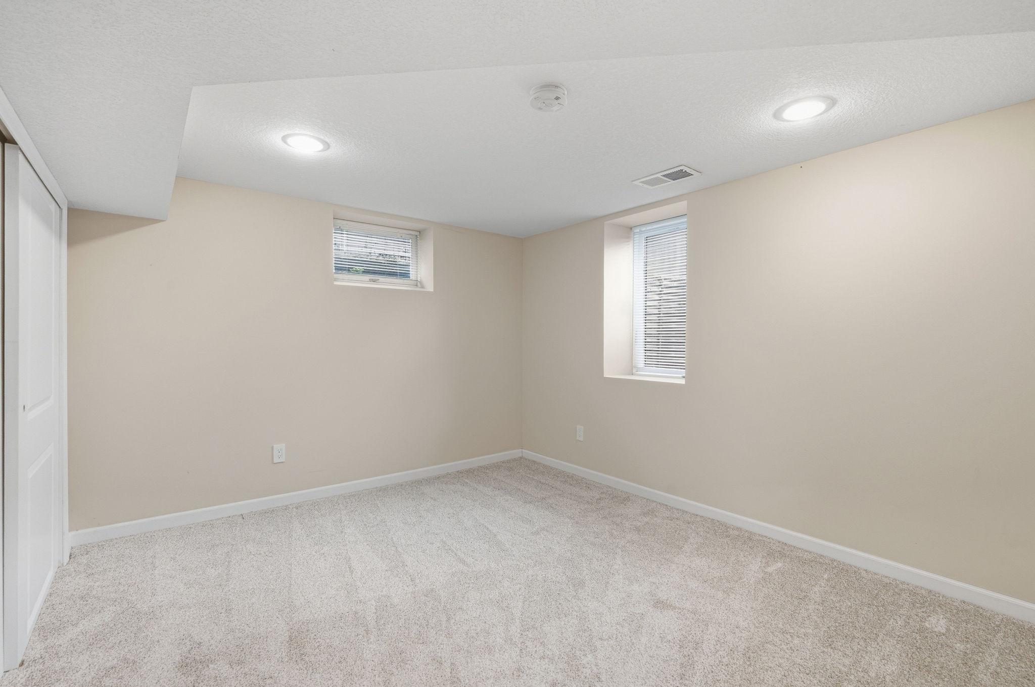 8413 Meadow Lake Road E Property Photo 28