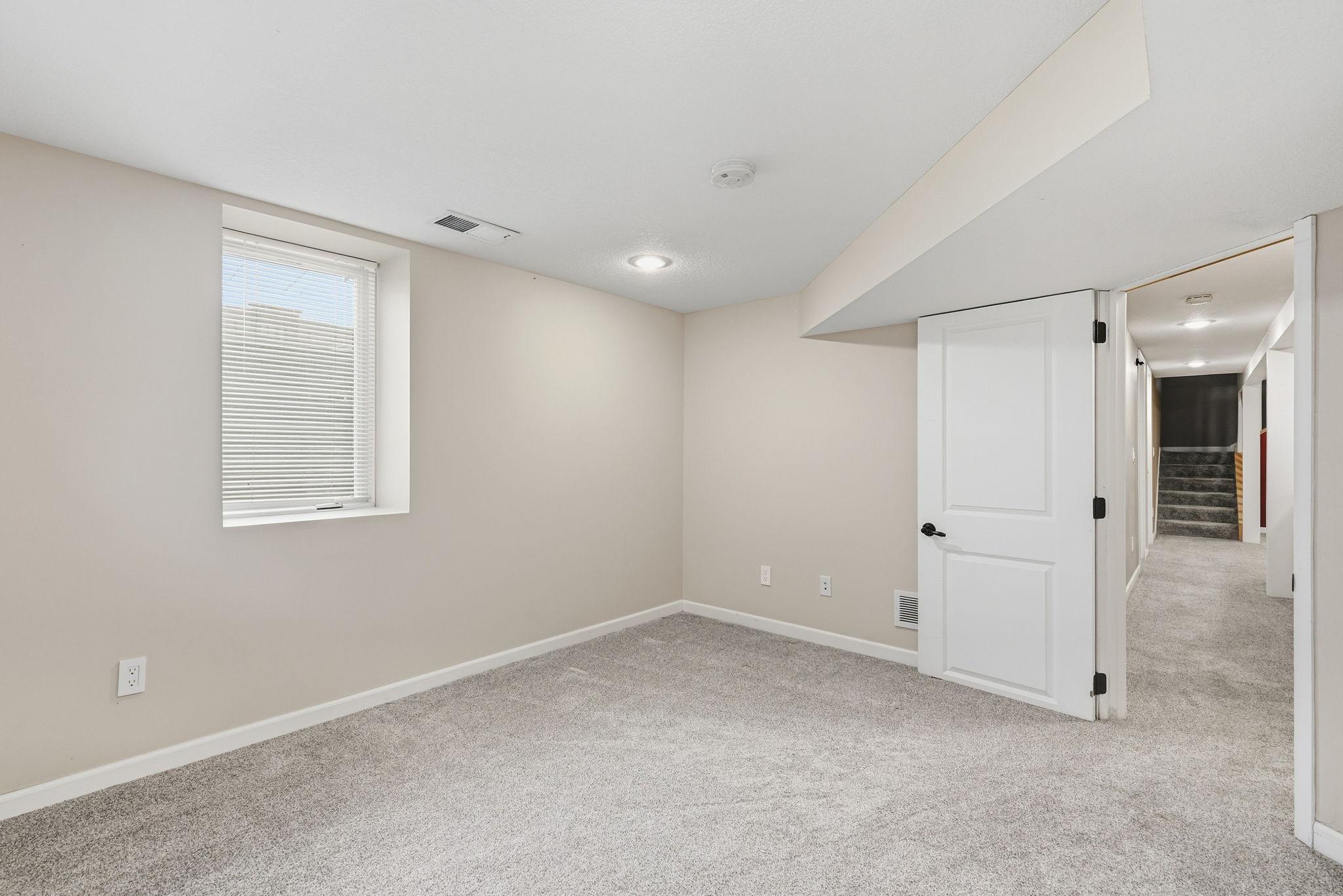 8413 Meadow Lake Road E Property Photo 29