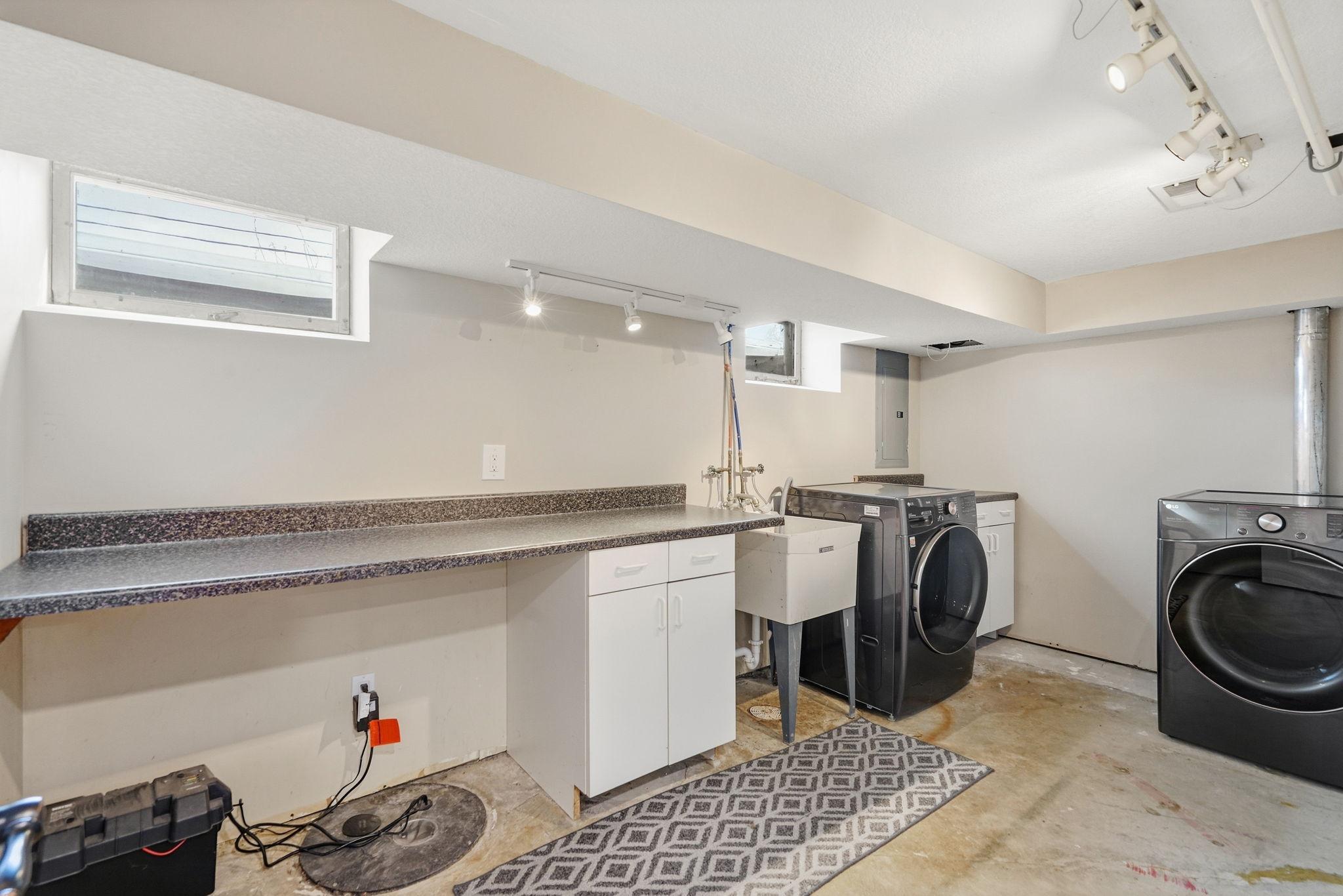 8413 Meadow Lake Road E Property Photo 33