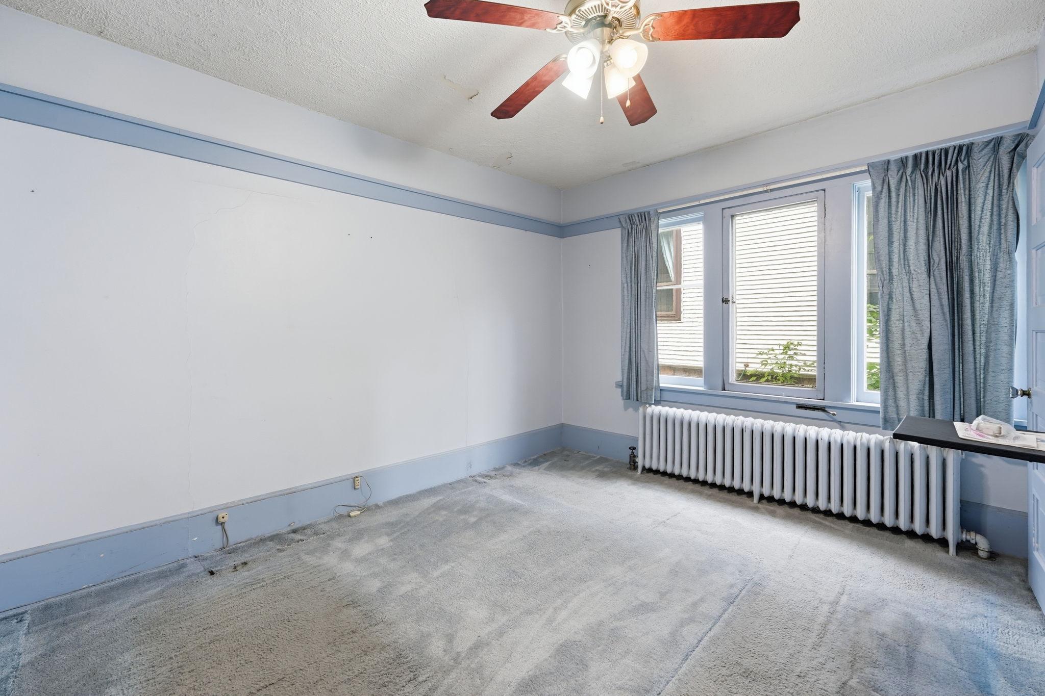 2114 E 2nd Street Property Photo 11