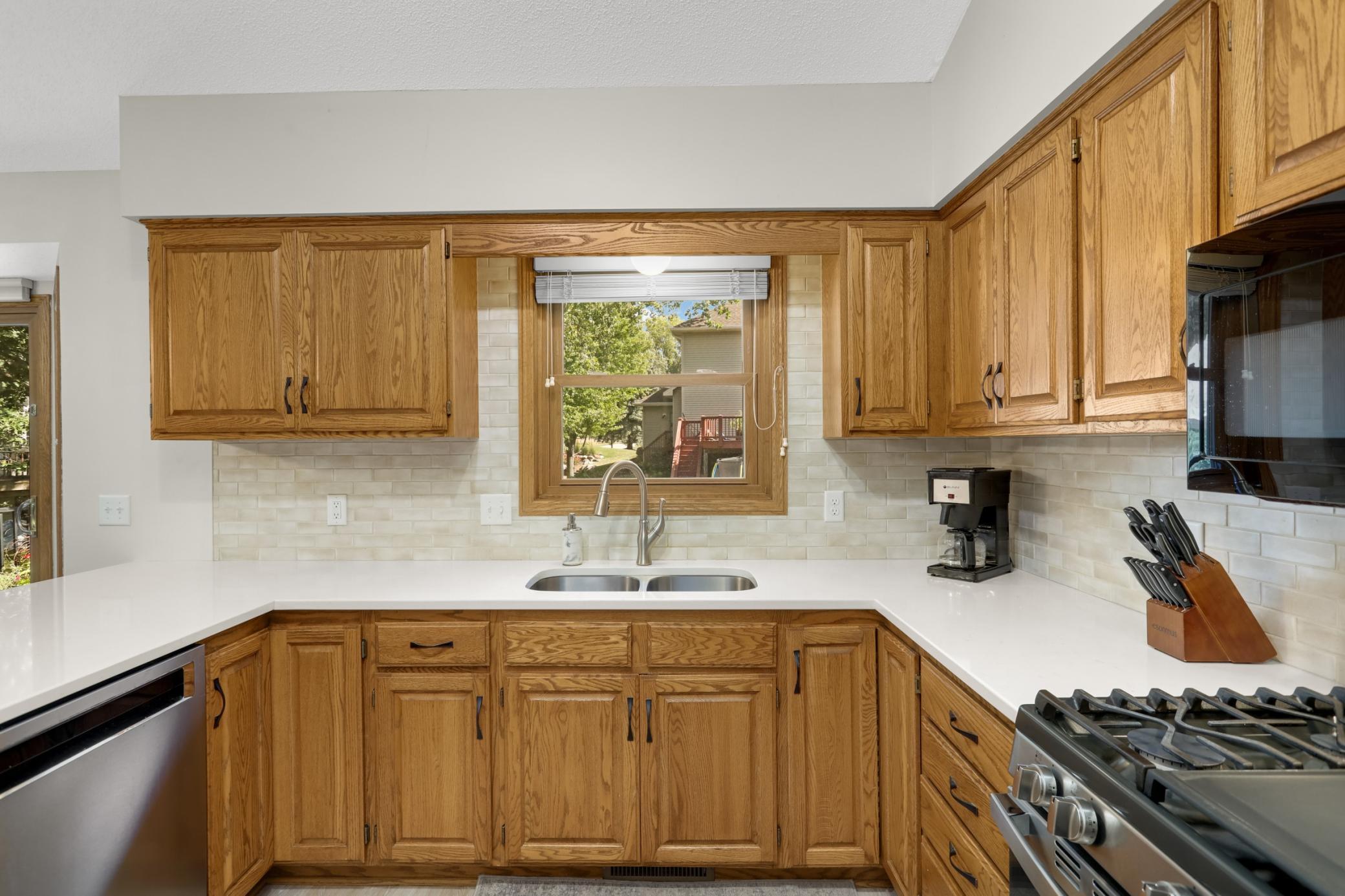 3266 Rolling Hills Drive Property Photo 5