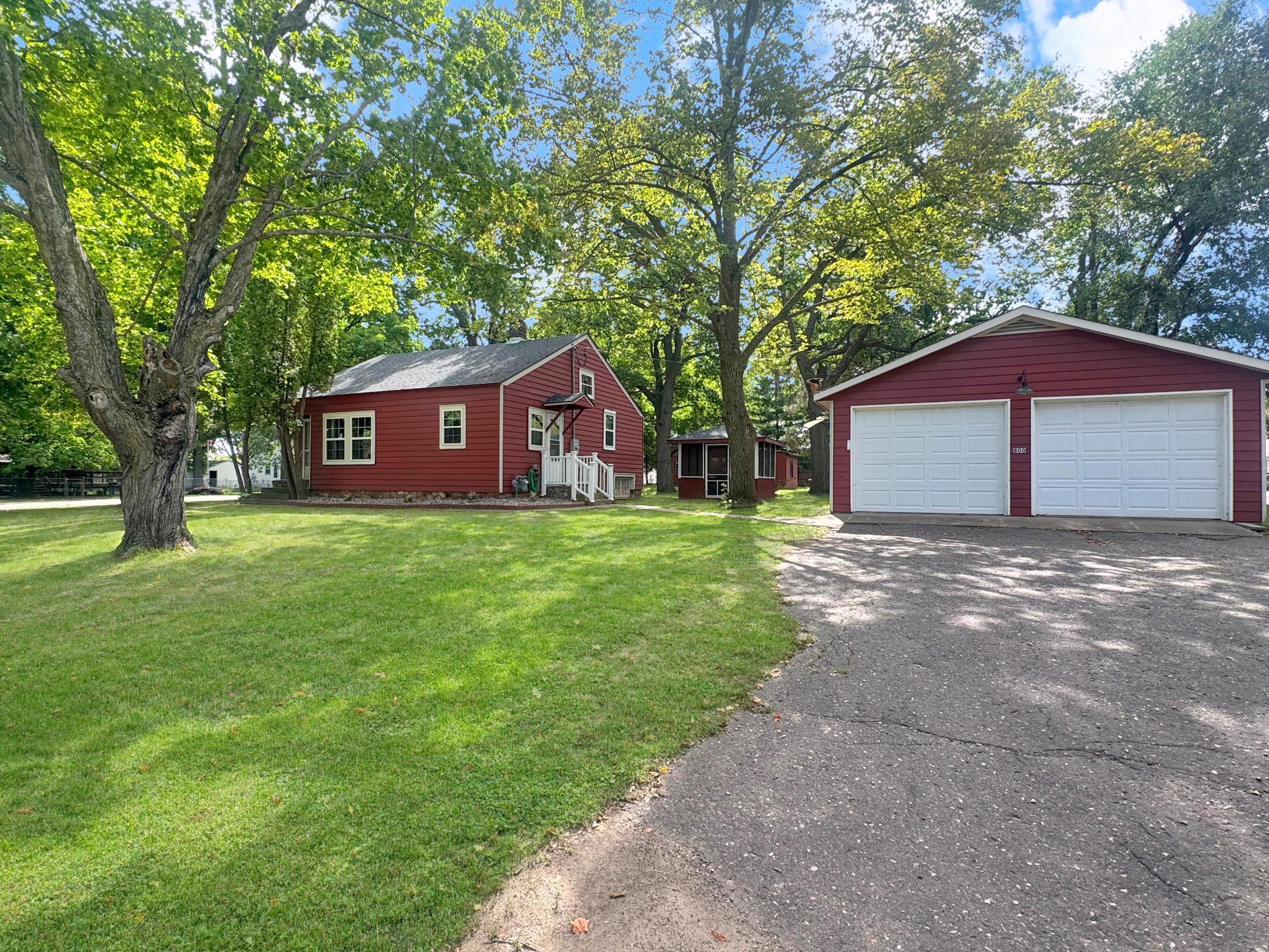 800 6th Street Property Photo 2