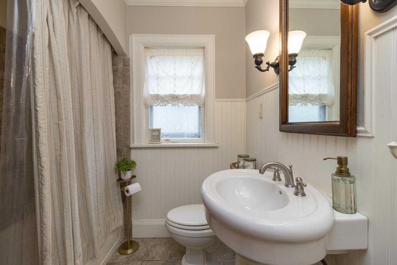 1084 Bradley Street Property Photo 16