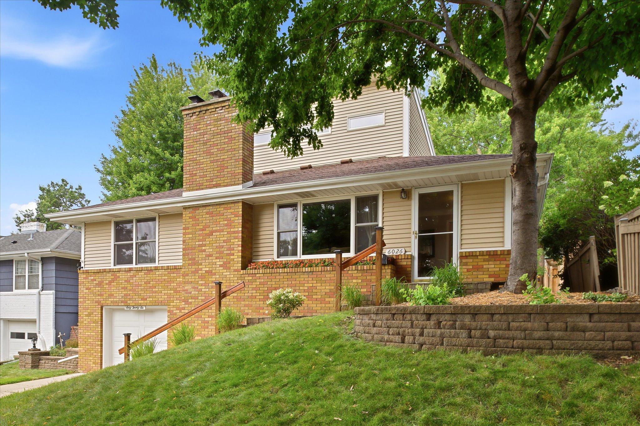 6026 James Avenue S Property Photo 3