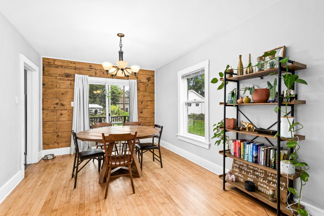 9239 Meadow Street Property Photo 4
