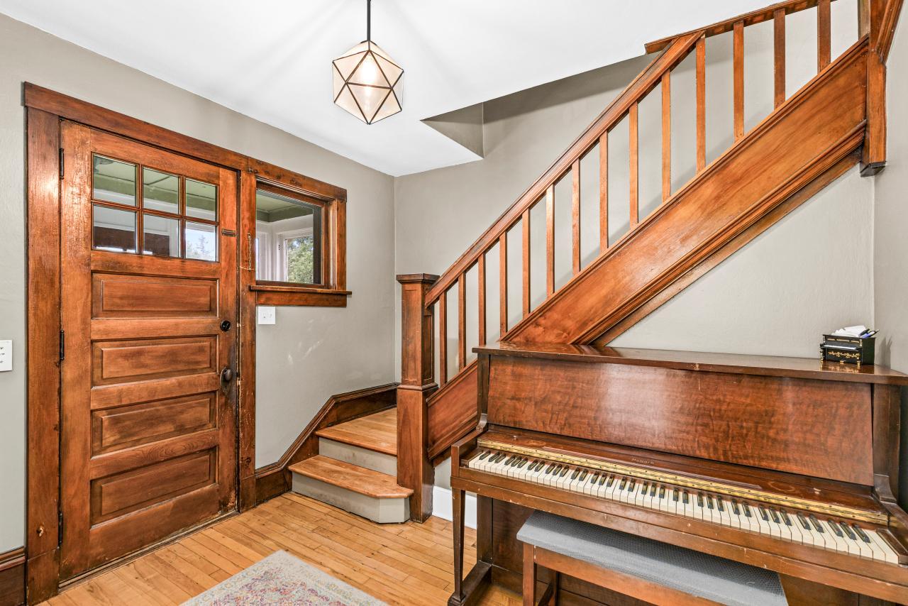 9239 Meadow Street Property Photo 5