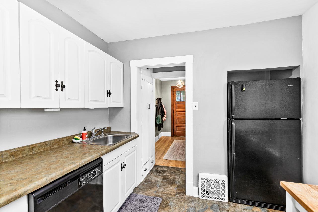 9239 Meadow Street Property Photo 8