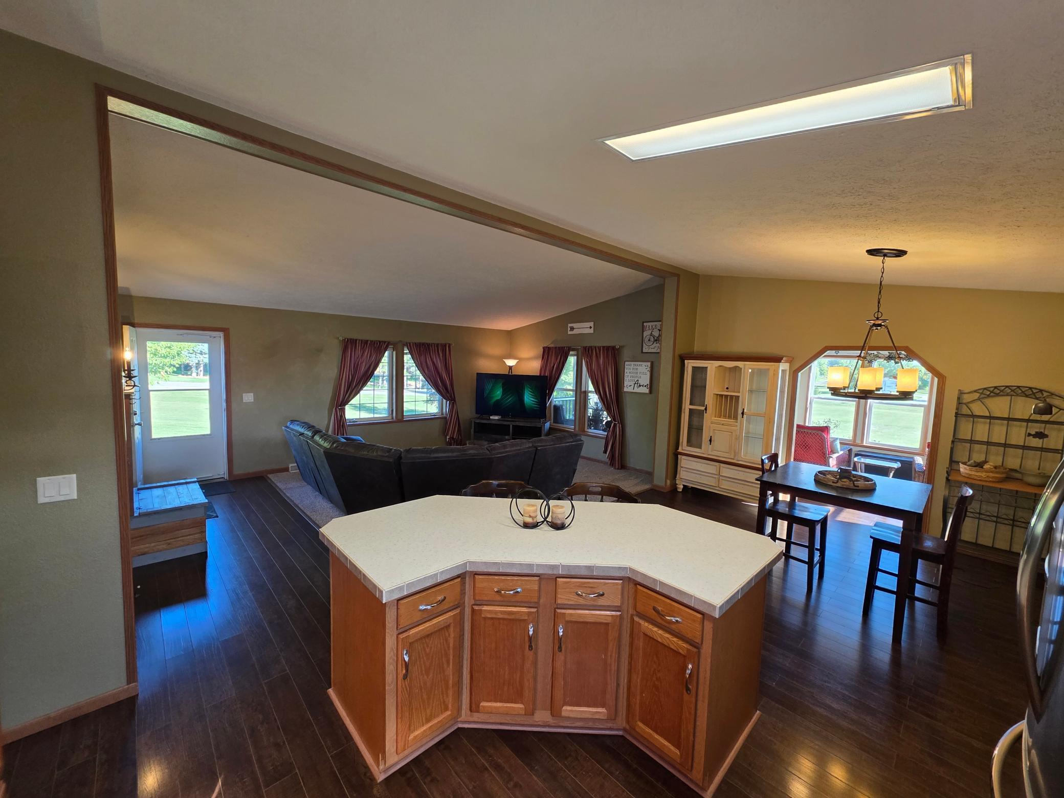 2257 Long Lake Road Property Photo 7