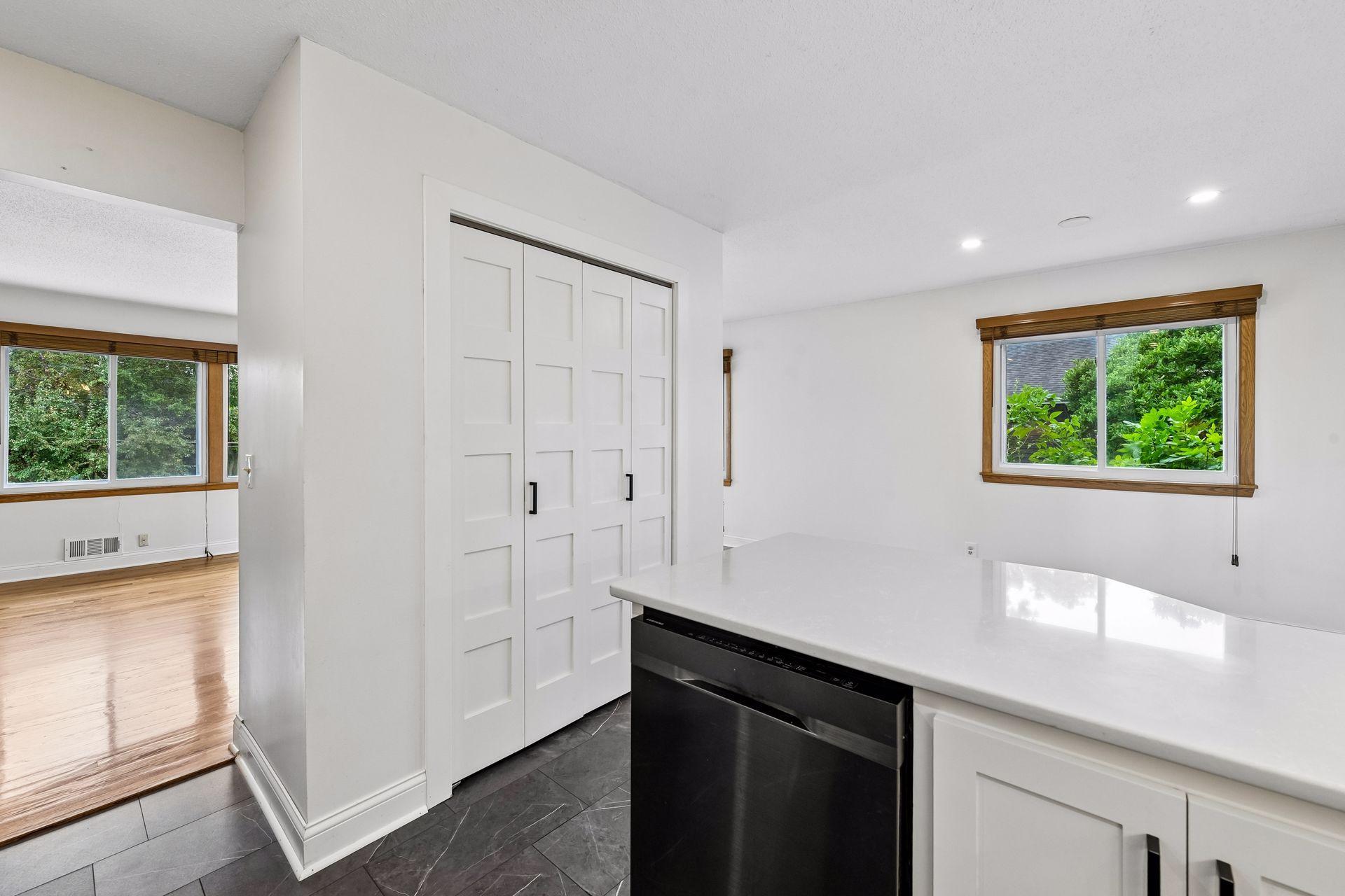 1370 Valley View Road Property Photo 8