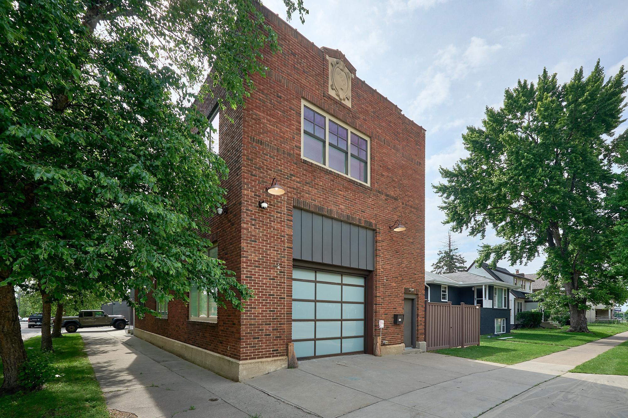 1290 Snelling Avenue N Property Photo 1