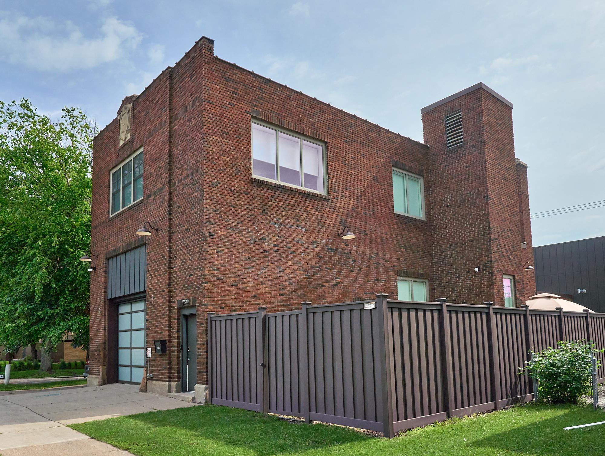 1290 Snelling Avenue N Property Photo 2