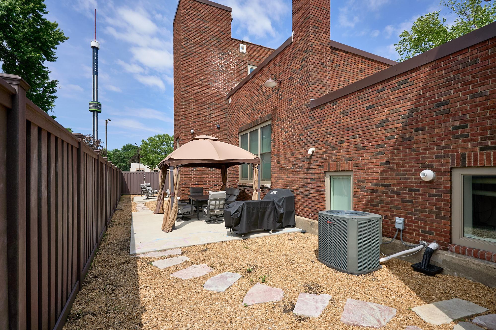 1290 Snelling Avenue N Property Photo 32