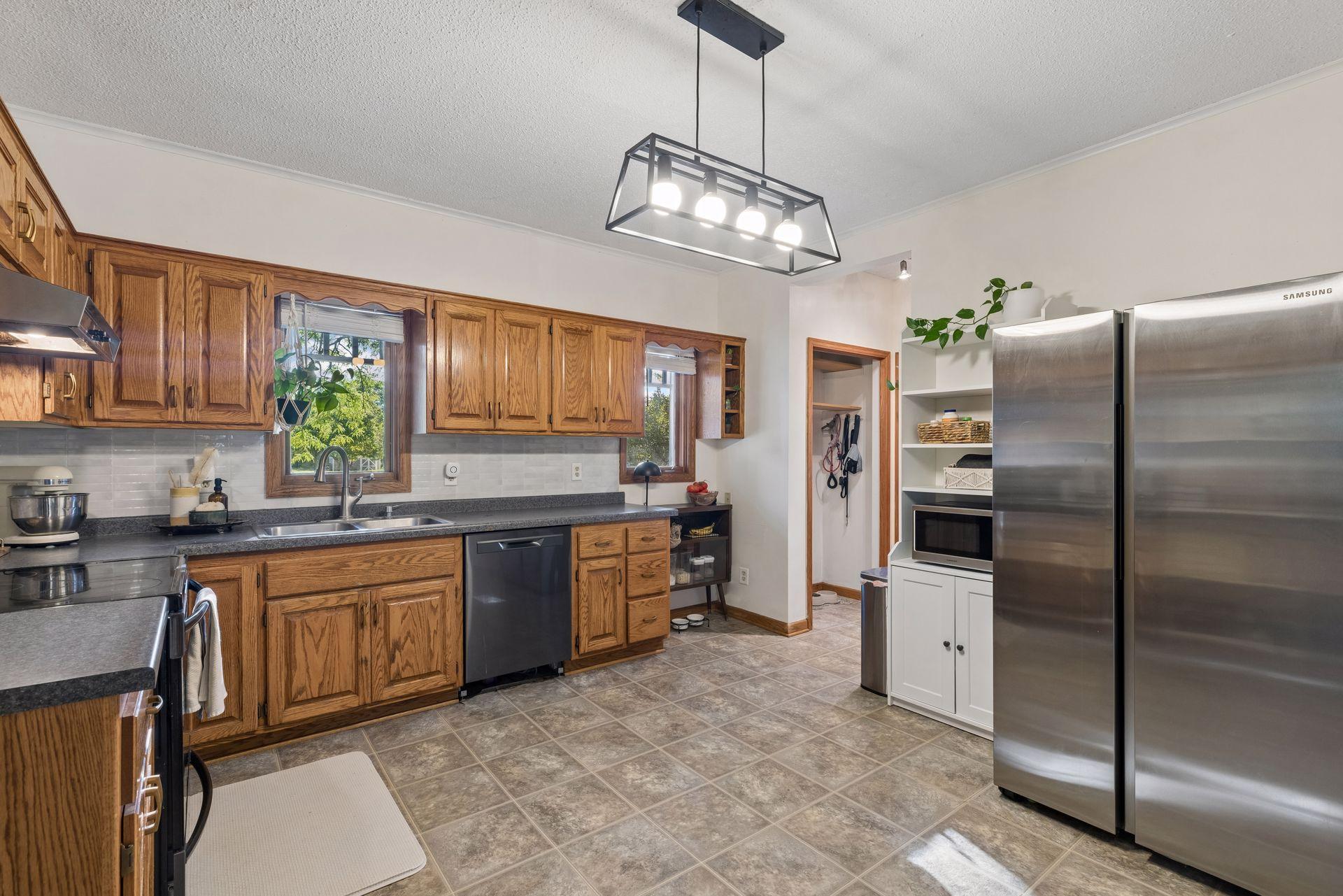 239 Oakwood Drive Property Photo 4