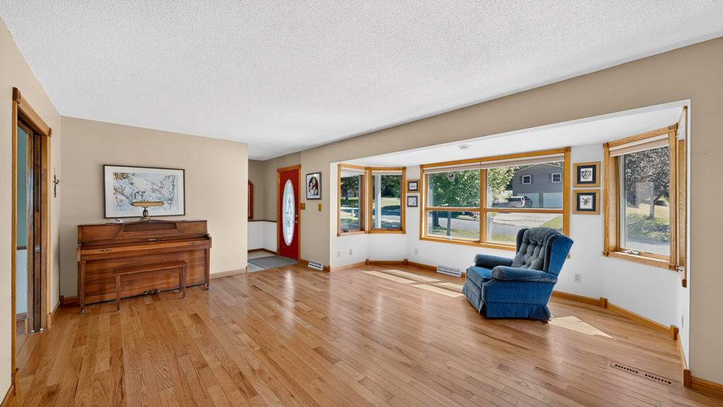 717 Cliff Street Ne Property Photo 3