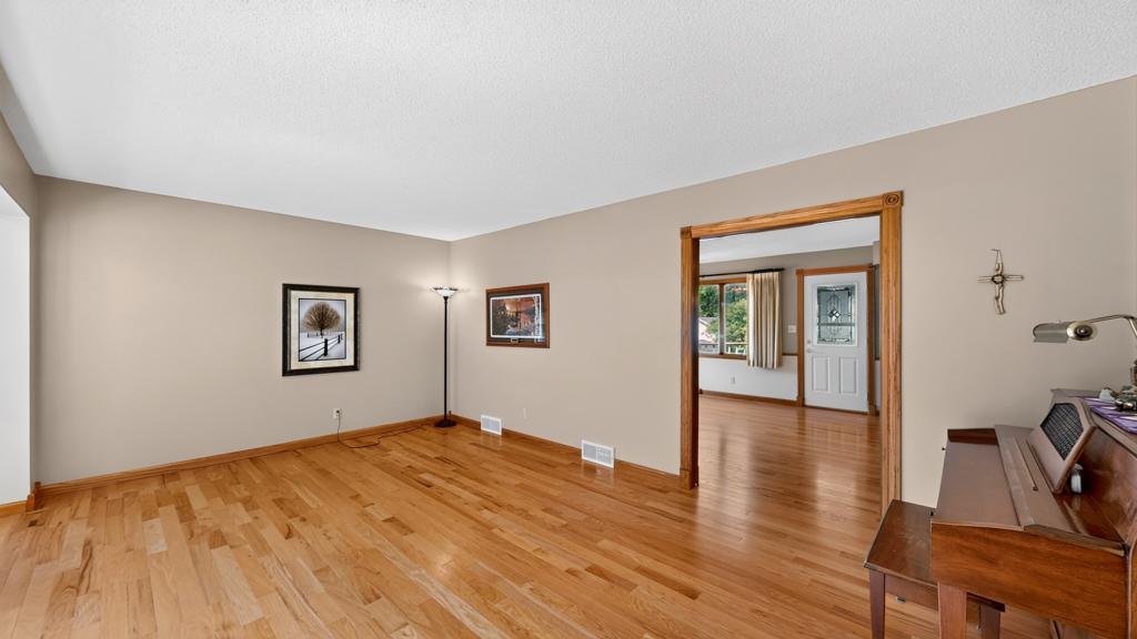 717 Cliff Street Ne Property Photo 5