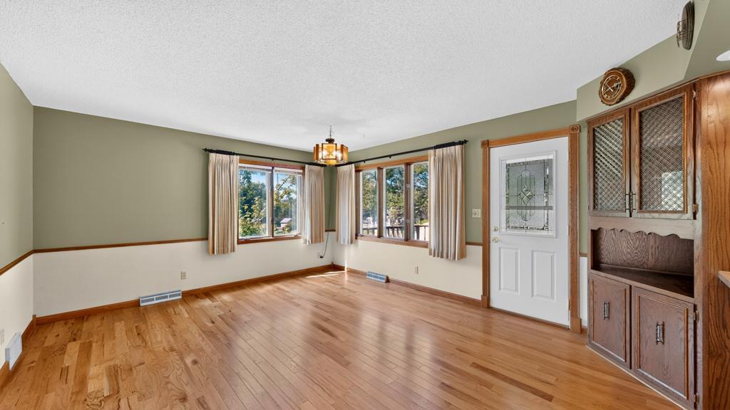 717 Cliff Street Ne Property Photo 9